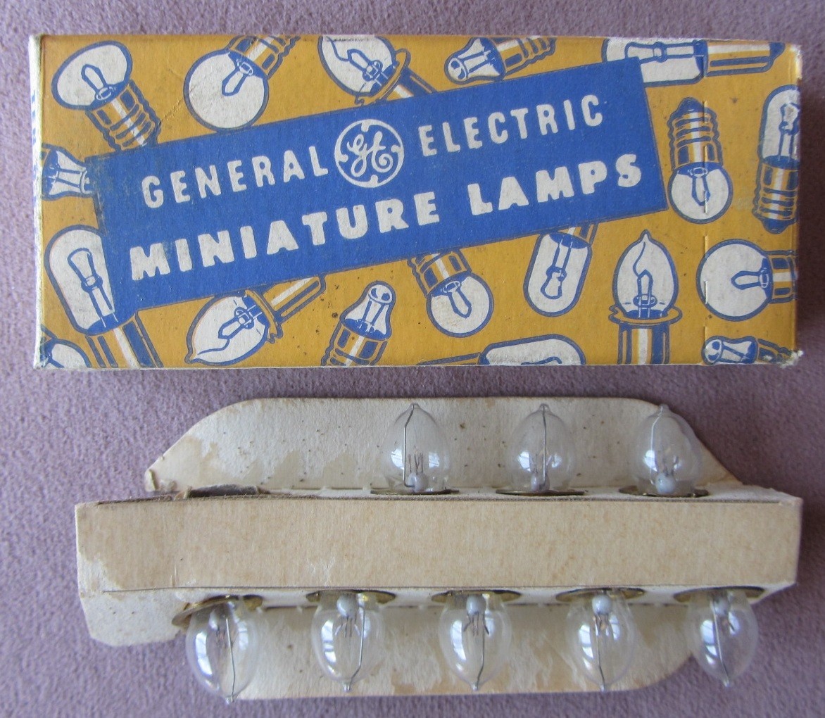 NOS Vtg Box of 8 GE Miniature Lamps PR-14 2.38V .50A Flashlight Lanterns Panels