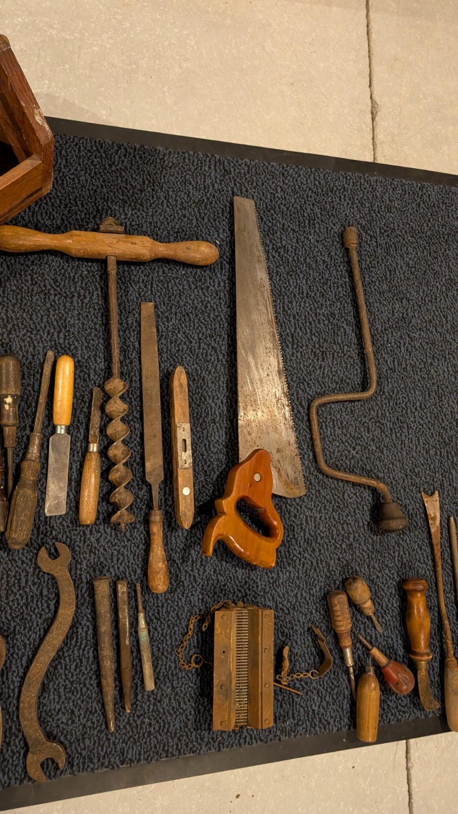 TOP NOTCH ( APPROX 32)WELL CONDITIONED TOOLS. AMERICAN MADE! HEAVY. NO TOOL BOX