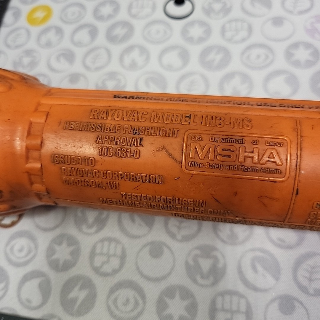 VINTAGE ORANGE RAYOVAC INDUSTRIAL MSHA UL SAFETY FLASHLIGHT (Uses 3 D’s) IN3-MS