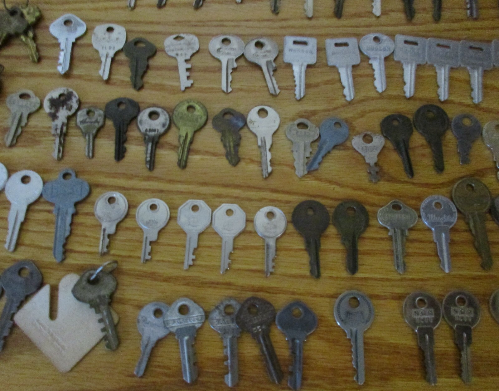 Vintage & Contemporary Lot of 287 Keys GM Ford Corbin ILCO HMP Hurd +++
