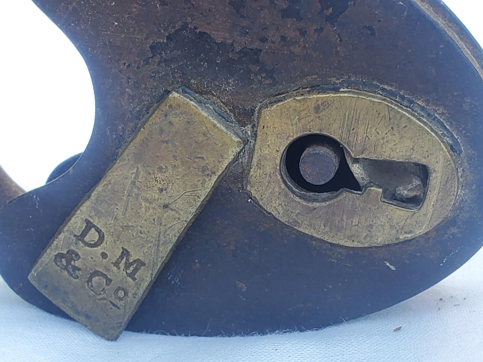 Antique Davenport Mallory Co D.M. Iron Body Shackle Bronze Keyhole Cover ♡ Lock