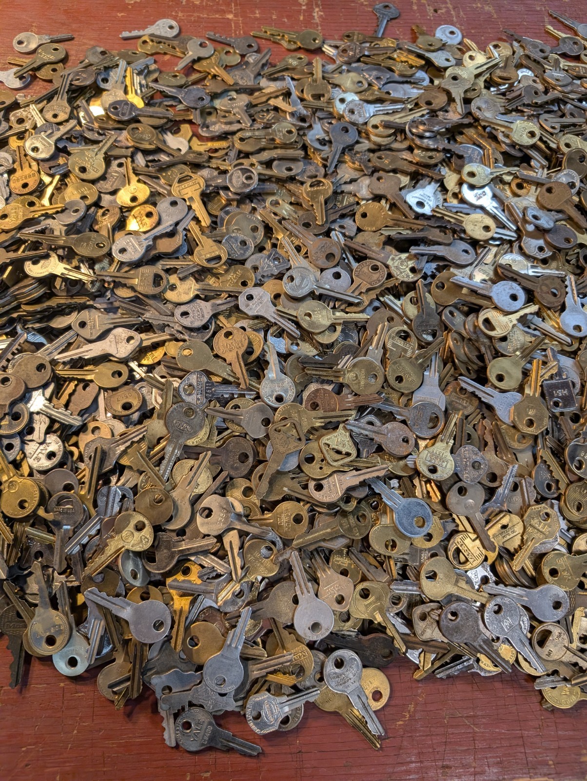 LOT OF 45 VINTAGE SMALL-MEDIUM KEYS, PADLOCKS, TOOL BOXES, CASES, CABINETS etc.
