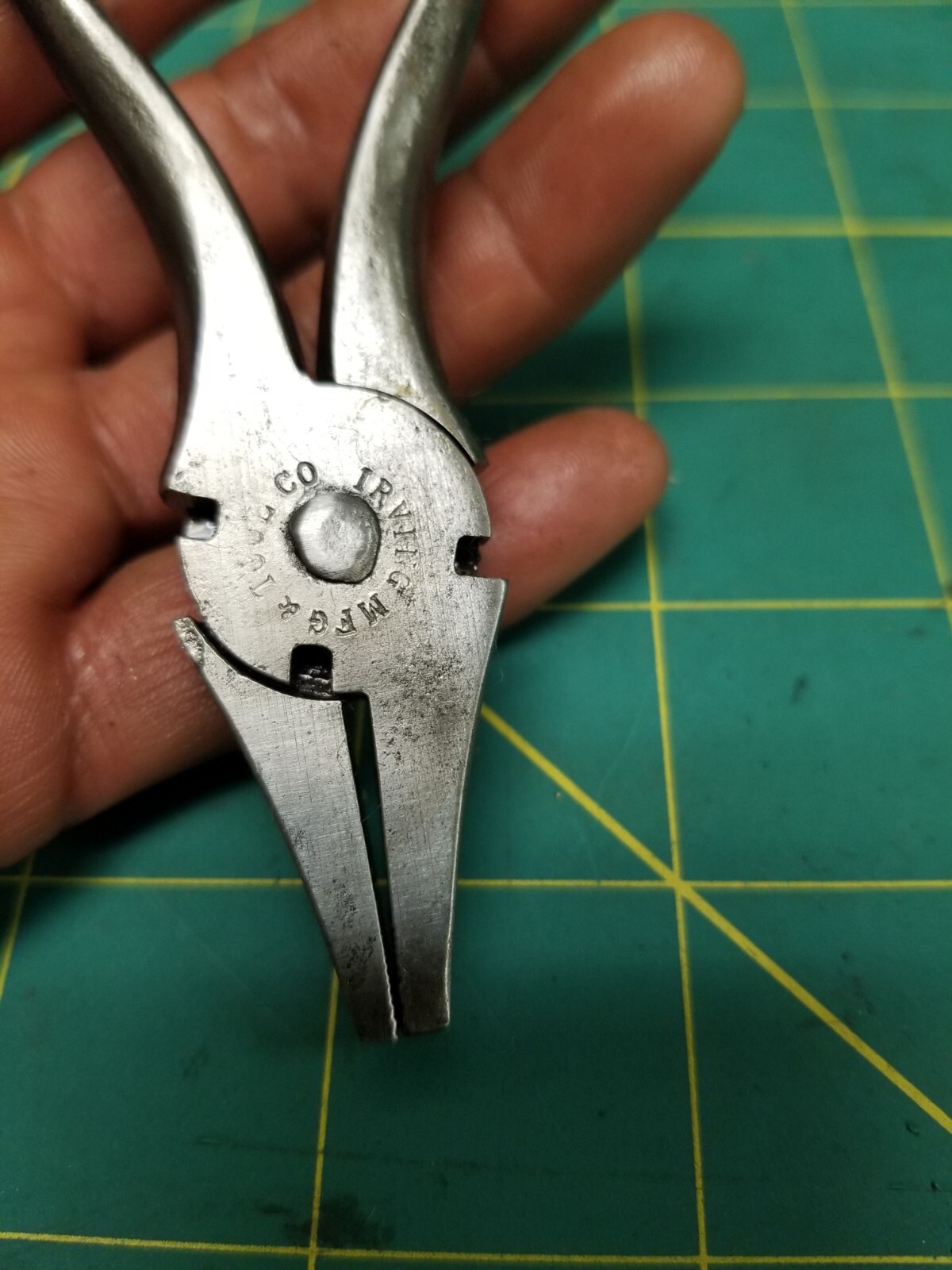 VINTAGE Button Pattern Linemans Plier Irving MFG CO., MADE IN USA