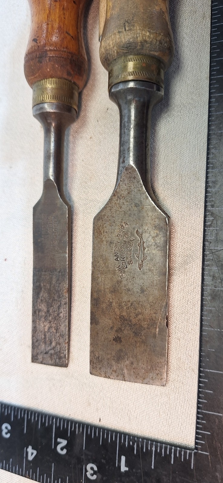 Erik Anton Berg Eskilstuna Sweden beveled Chisel 1 ” shark logo. + 5/8″ no logo