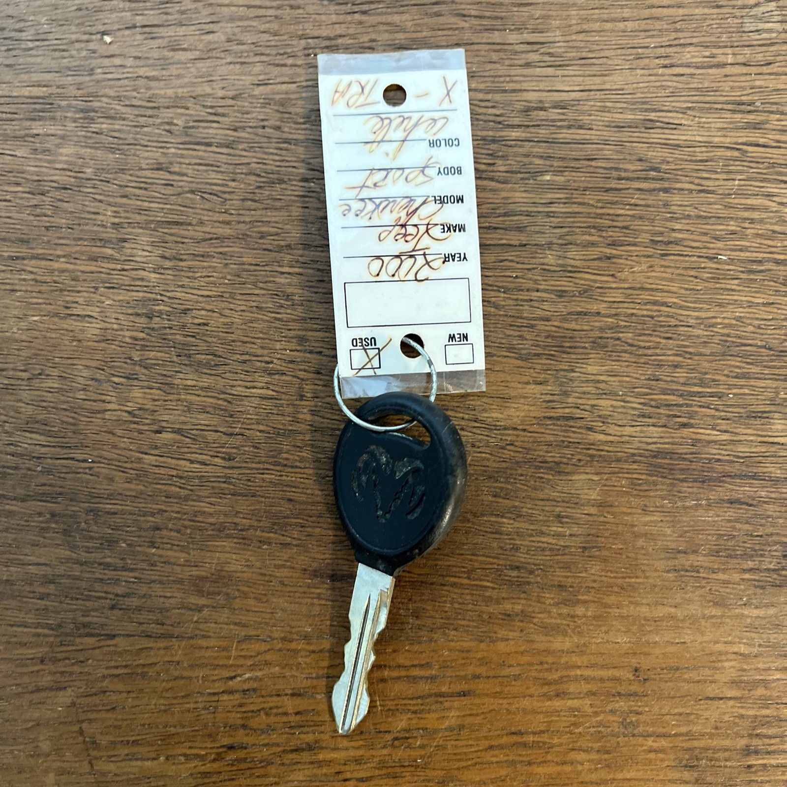 Vintage Set of Automotive Keys Lot of 1 2000 Jeep Cherokee Sport