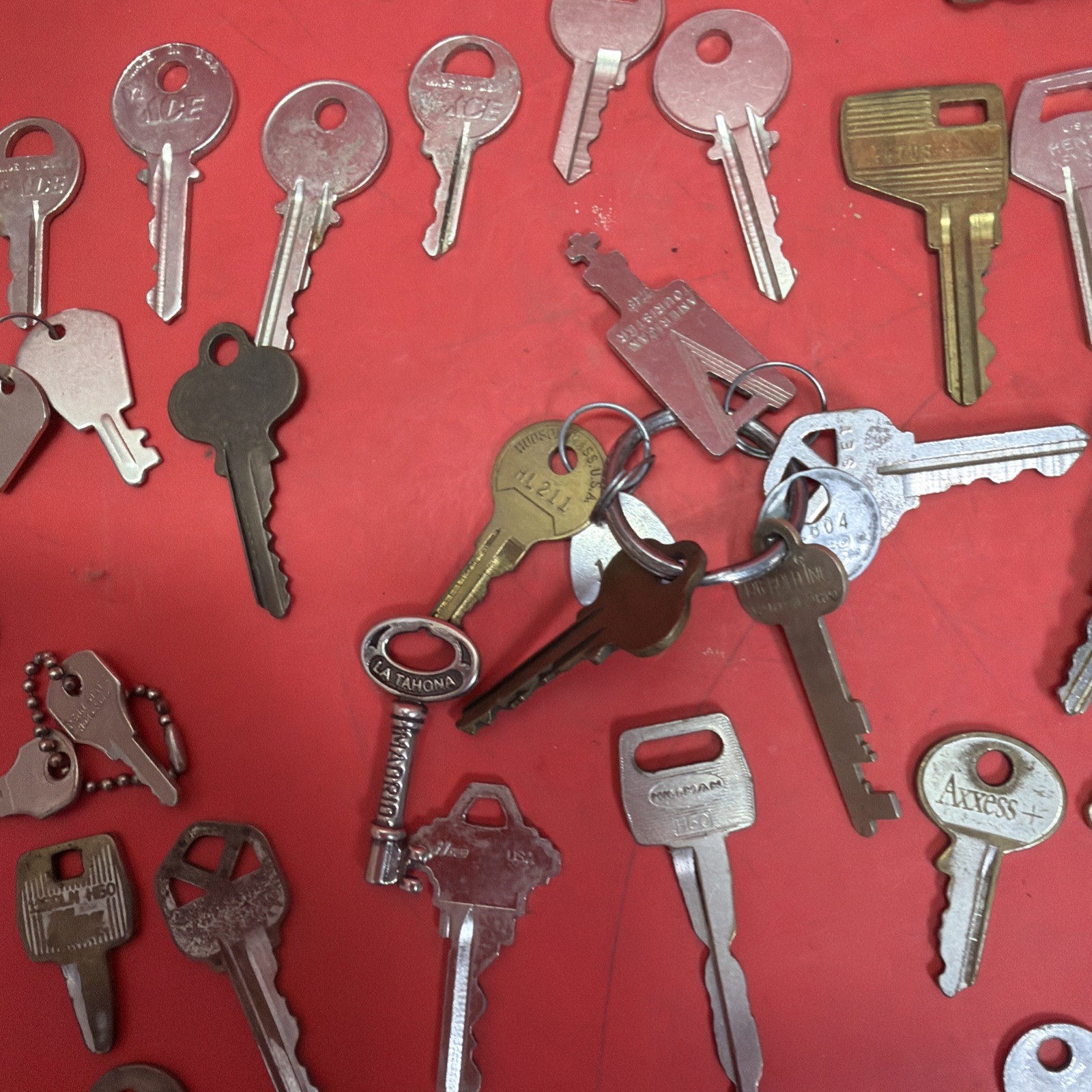 Lot of 100 Vintage & Modern Keys Mixed Brands / Styles #3