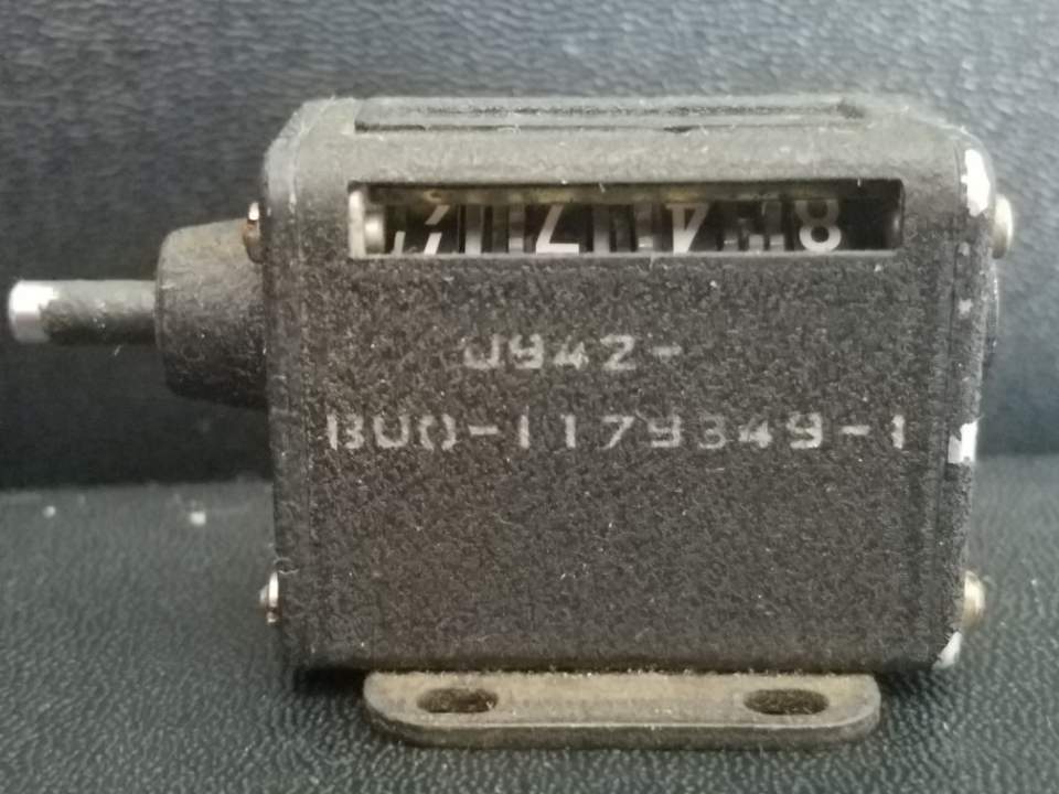 Veeder Root Vintage 4 Digit Mechanical Counter 2 1/4″L 1 1/4″H