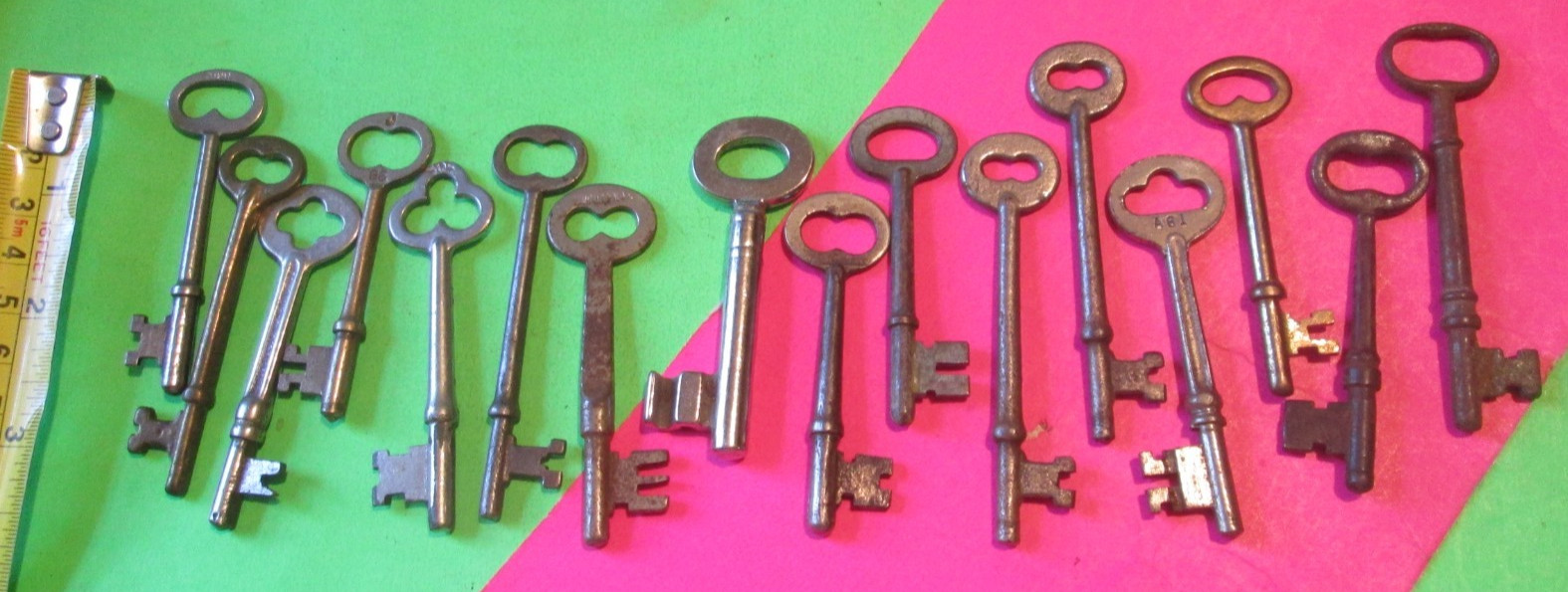 LOT OF 15 OLD SKELETON KEYS ART CRAFTS MANY many MORE KEYS LISTED HERE TT8