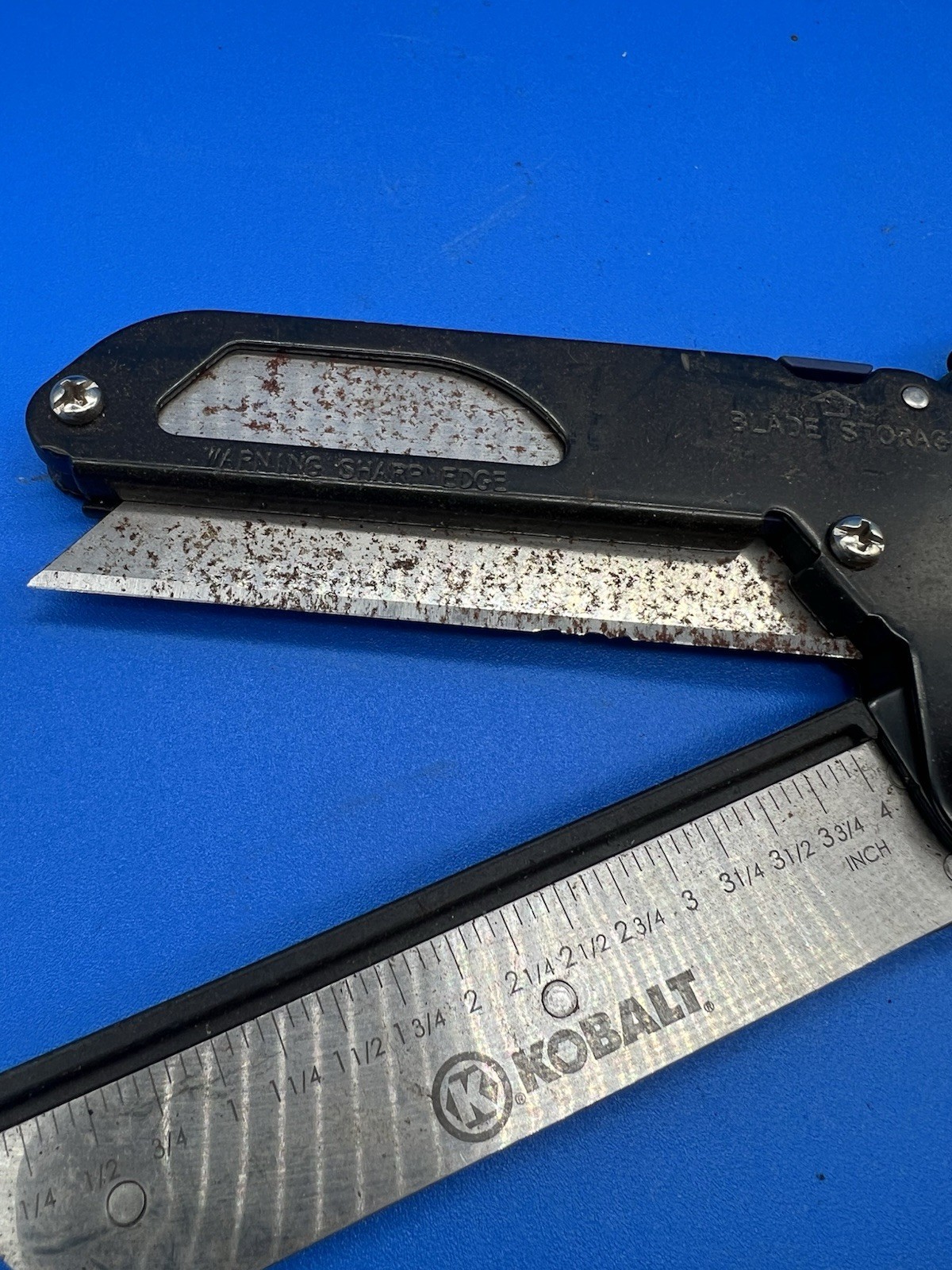 Kobalt 506437 Triple Handy Utility Cutter Swing Jaw 4″ Blade Storage