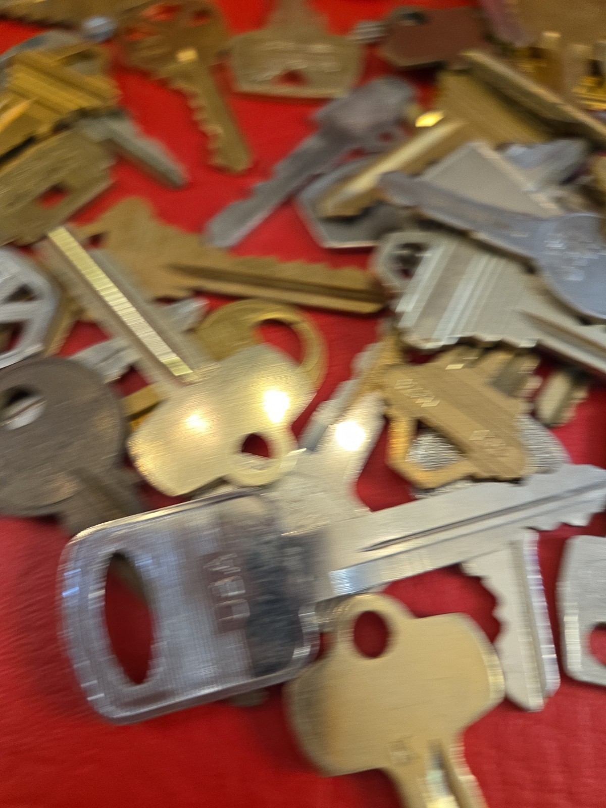 Lot Of 140 VTG Old Style Keys Automobile House Hotel Brass & Silver Craft ARTS