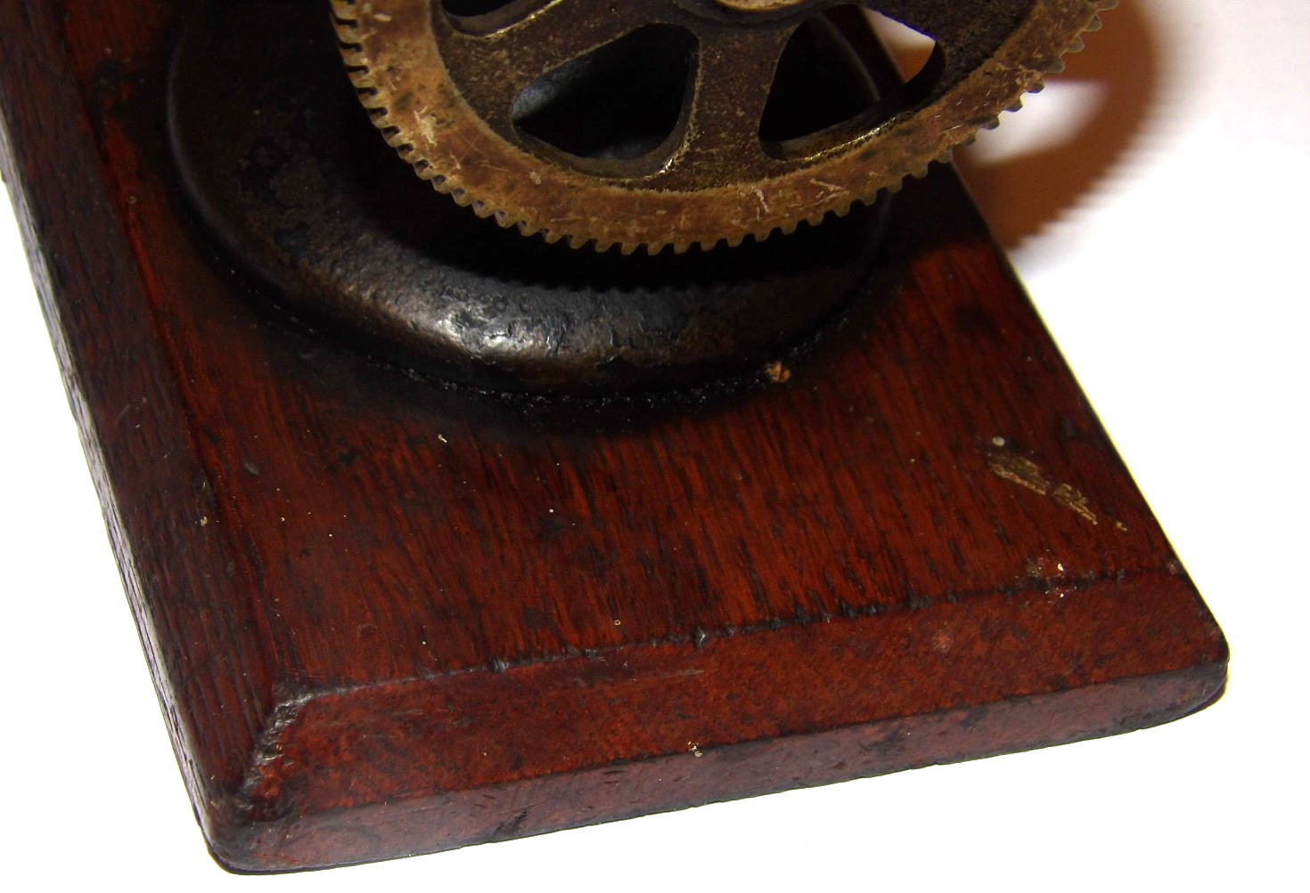 ANTIQUE THREAD COUNTER! CAST IRON/WOOD BASE/BRASS DIAL! FROM NC TEXTILE FACTORY!