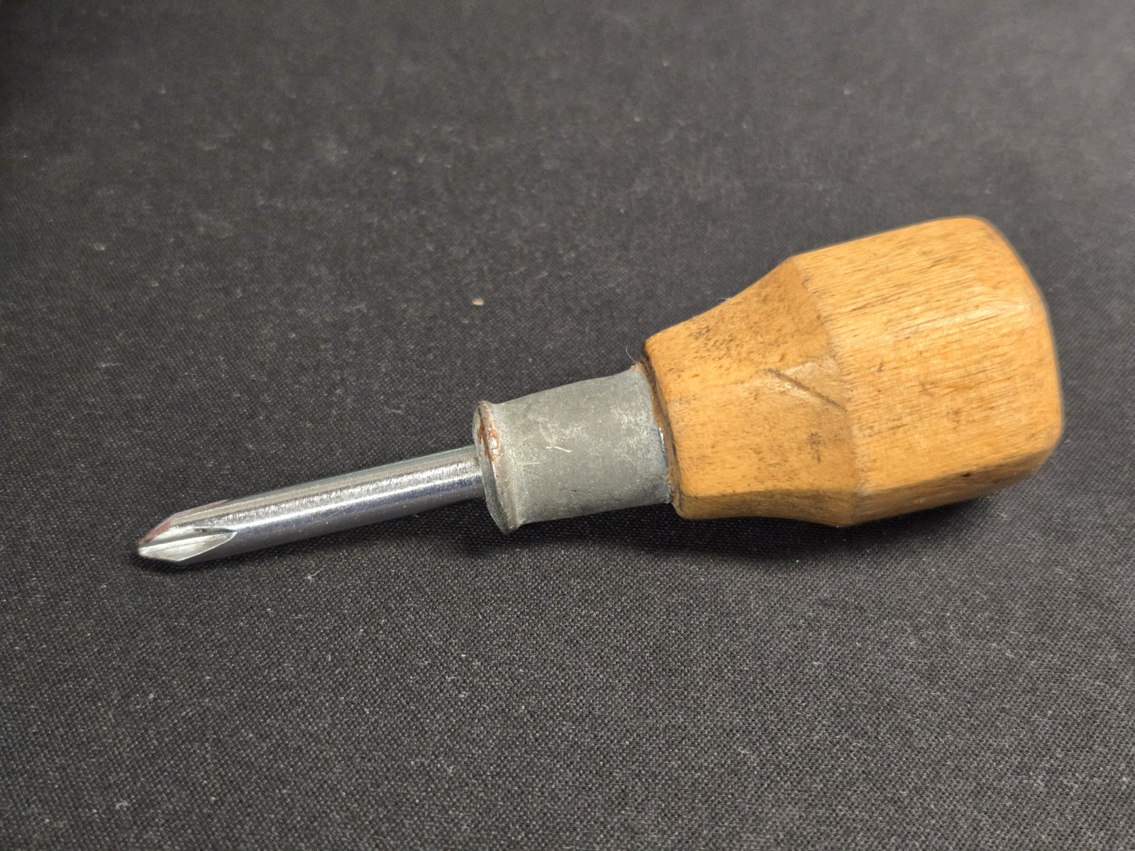 Vintage Indestro 4669 Wood Handle Stubby Phillips Screwdriver Made In USA