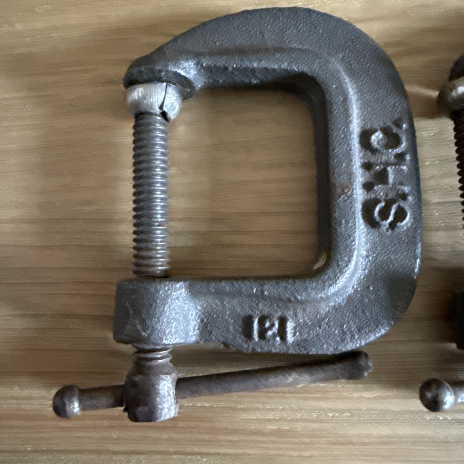 2 Vintage S.H.C. MALLEABLE 1 1/4″ #121 C-Clamp USA