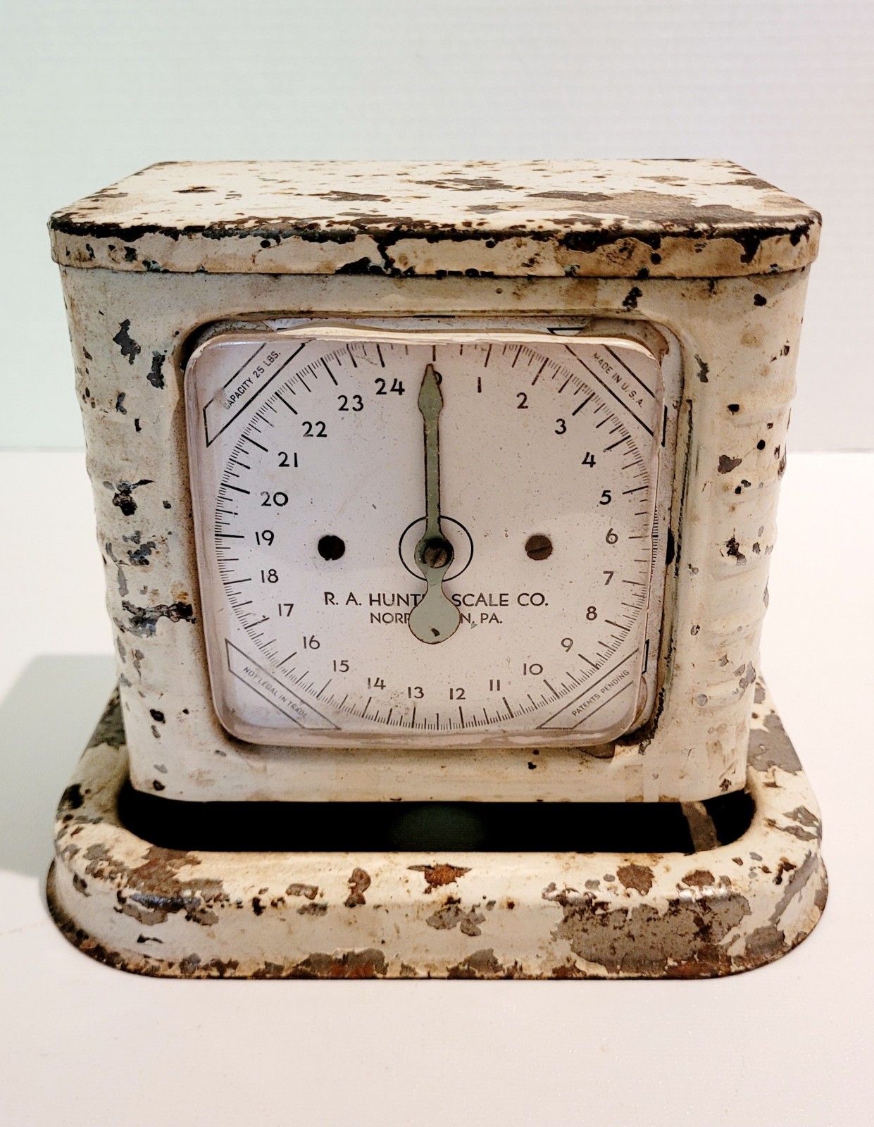 VTG R.A.HUNTER SCALE CO. KITCHEN SCALE-FROM NORRISTOWN PA- 6.5″ TALL-7 3/4″ BASE