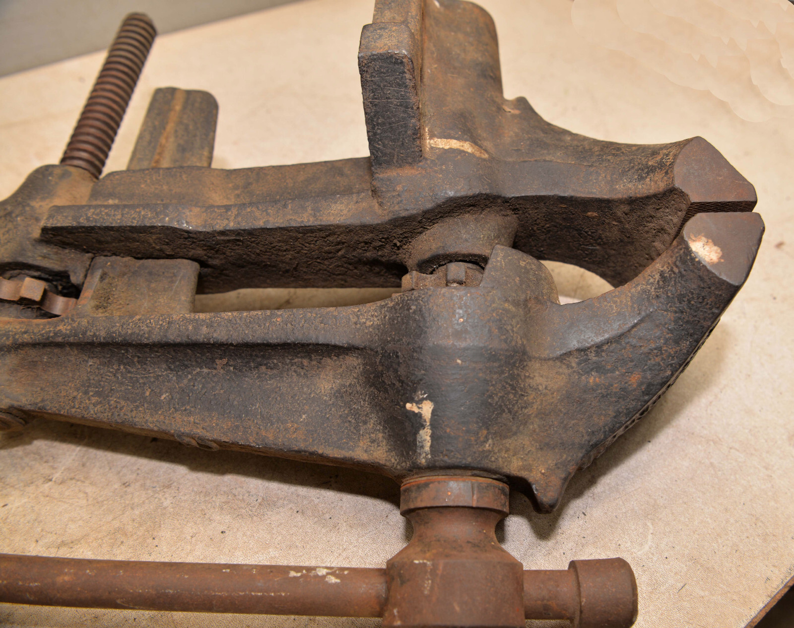 Rare Fisher & Norris Trenton blacksmith jaw chain post leg vise collectible