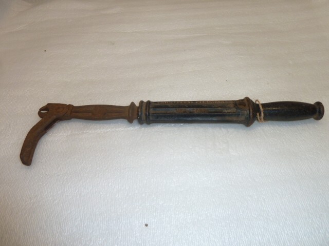 Vintage BRIDGEPORT Hardware No. 56 SUREGRIP Nail Puller Farm Tool USA