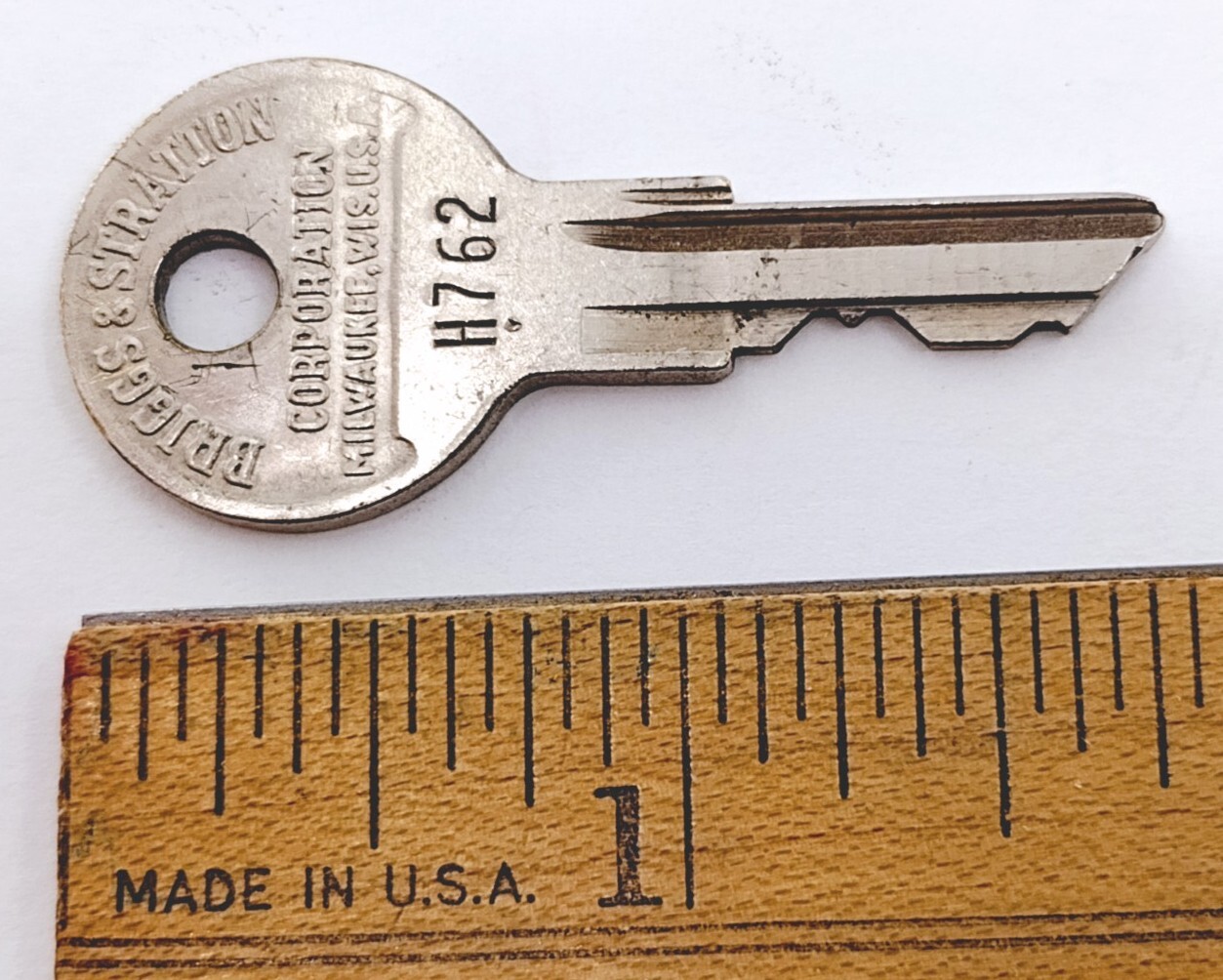 Vintage Key Briggs & Stratton Corporation H762 Milwaukee WI Appx 1-7/8″ Locks