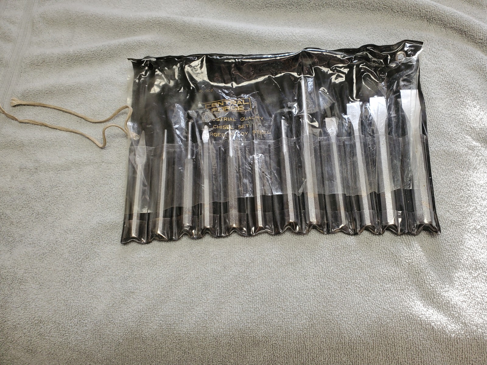 12 Piece Central Forge Highly Industrial Quality Chisel Set – Almost Brand New