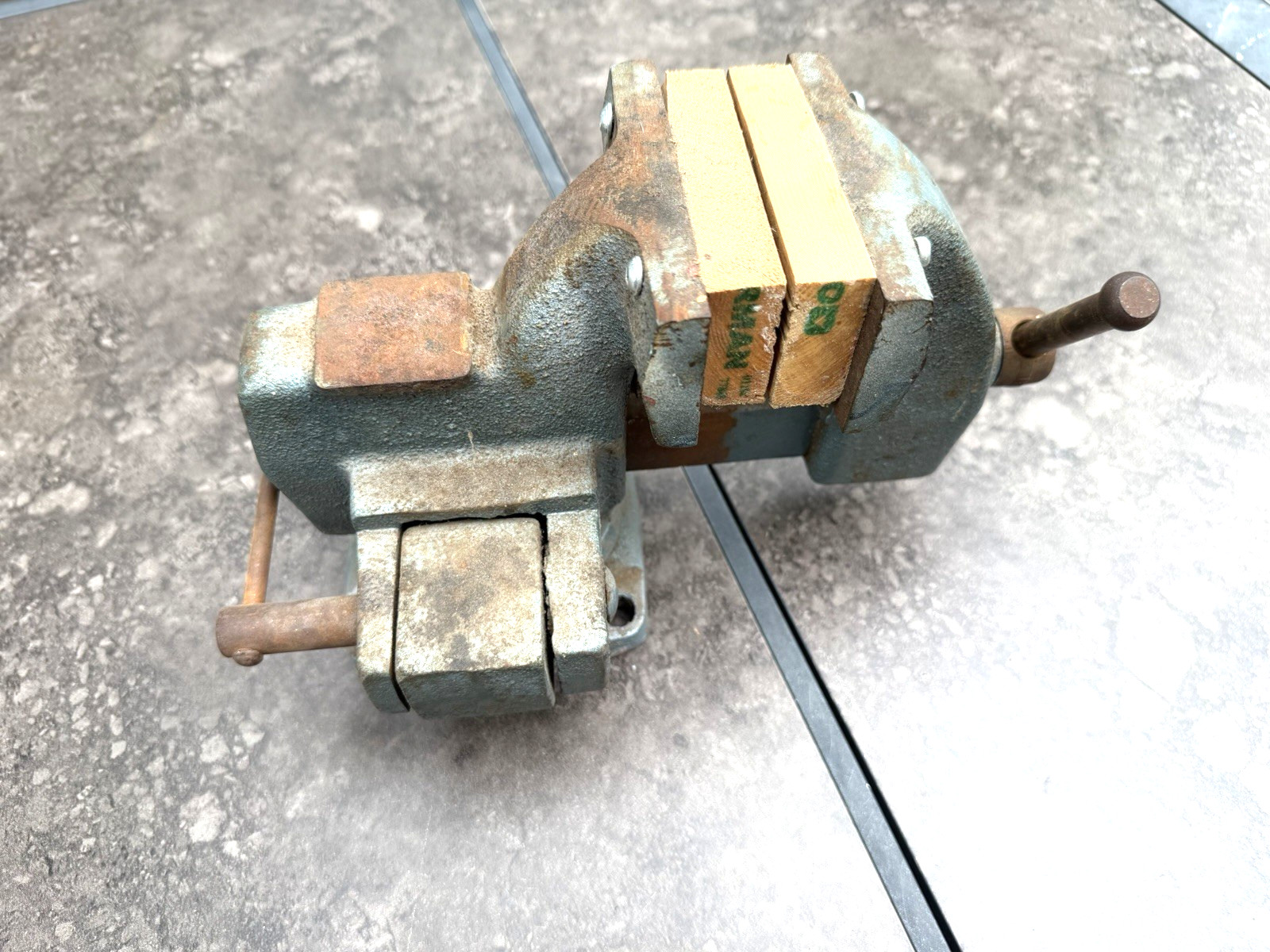 Vintage Wilton 121079 Bench Vise Swivel Tilt & Anvil 4″ Original Blue