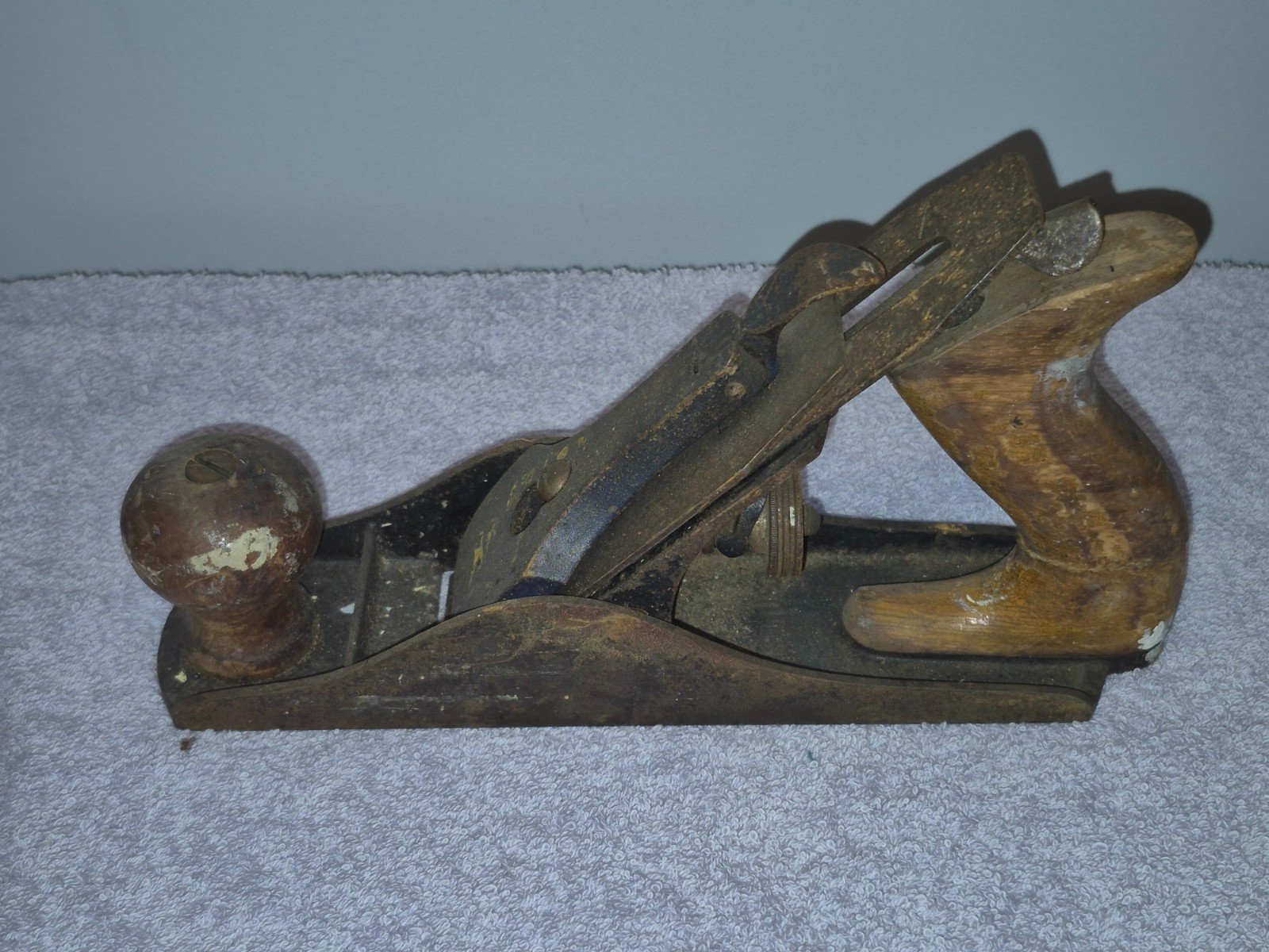 VINTAGE 9 1/4 INCH SMOOTH BOTTOM CARPENTER’S WOOD PLANE NO MAKERS MARK