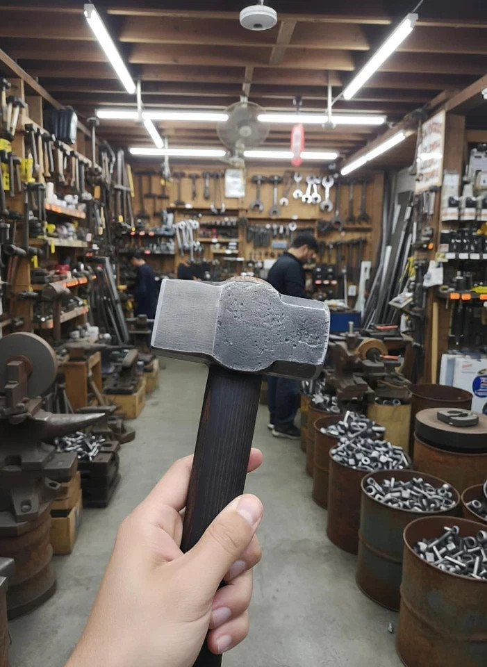 Blacksmith Forging Straight Peen Best Iron Hammer With Wooden Handle, 2.6 lbs