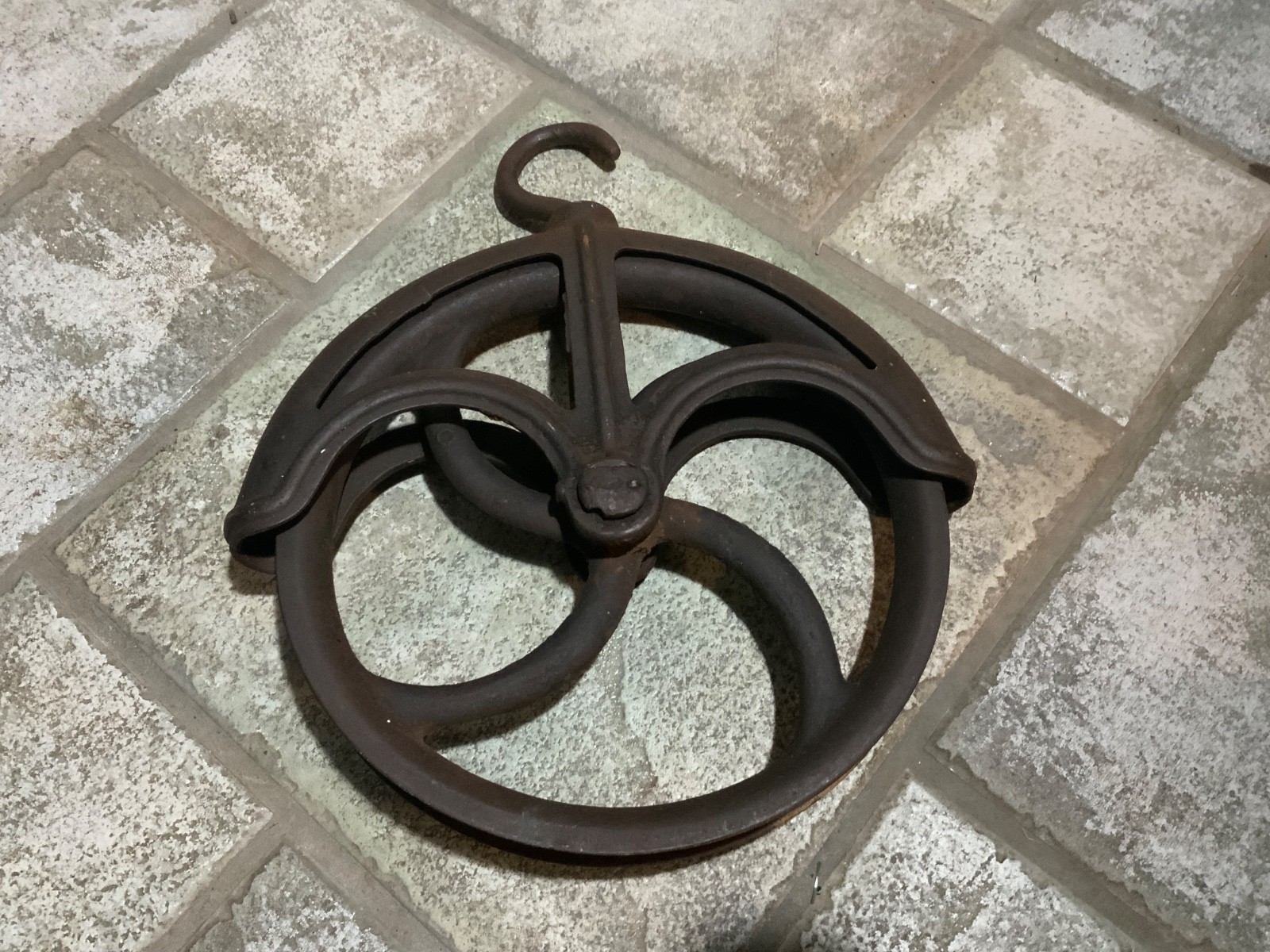 Antique Cast Iron Well Pulley – Industrial Steampunk Decor 13.5″ T
