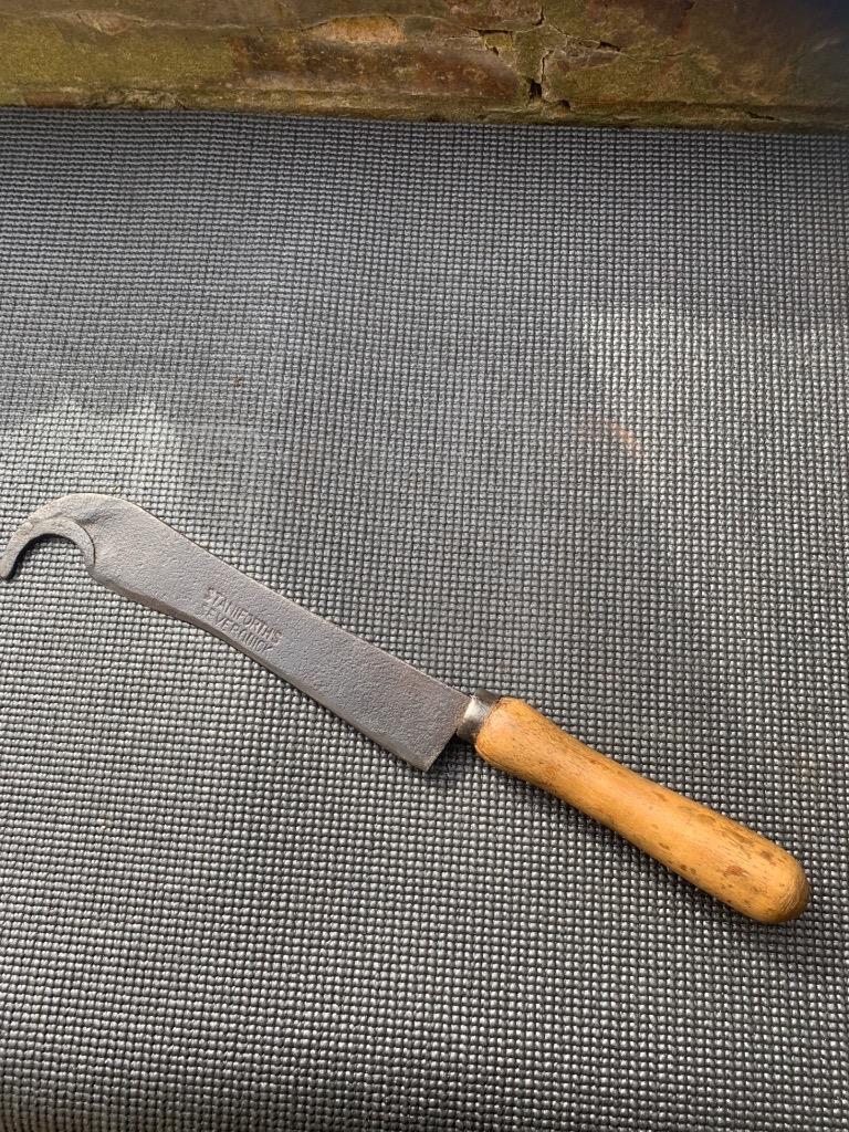 VINTAGE ENGLISH GARDENERS VEG HOOK BY STANIFORTHS.