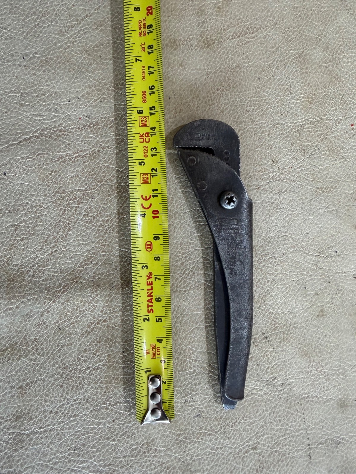 FOOTPRINT PIPE WRENCH GRIPS 6″ OLD TOOLS SHEFFIELD ENGLAND