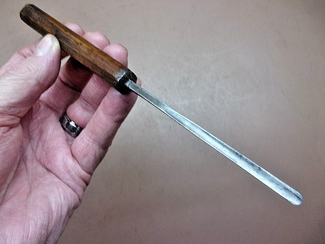 Antique W. BUTCHER Cast Steel 1/8″ Tang Style Shallow Gouge Wood Chisel