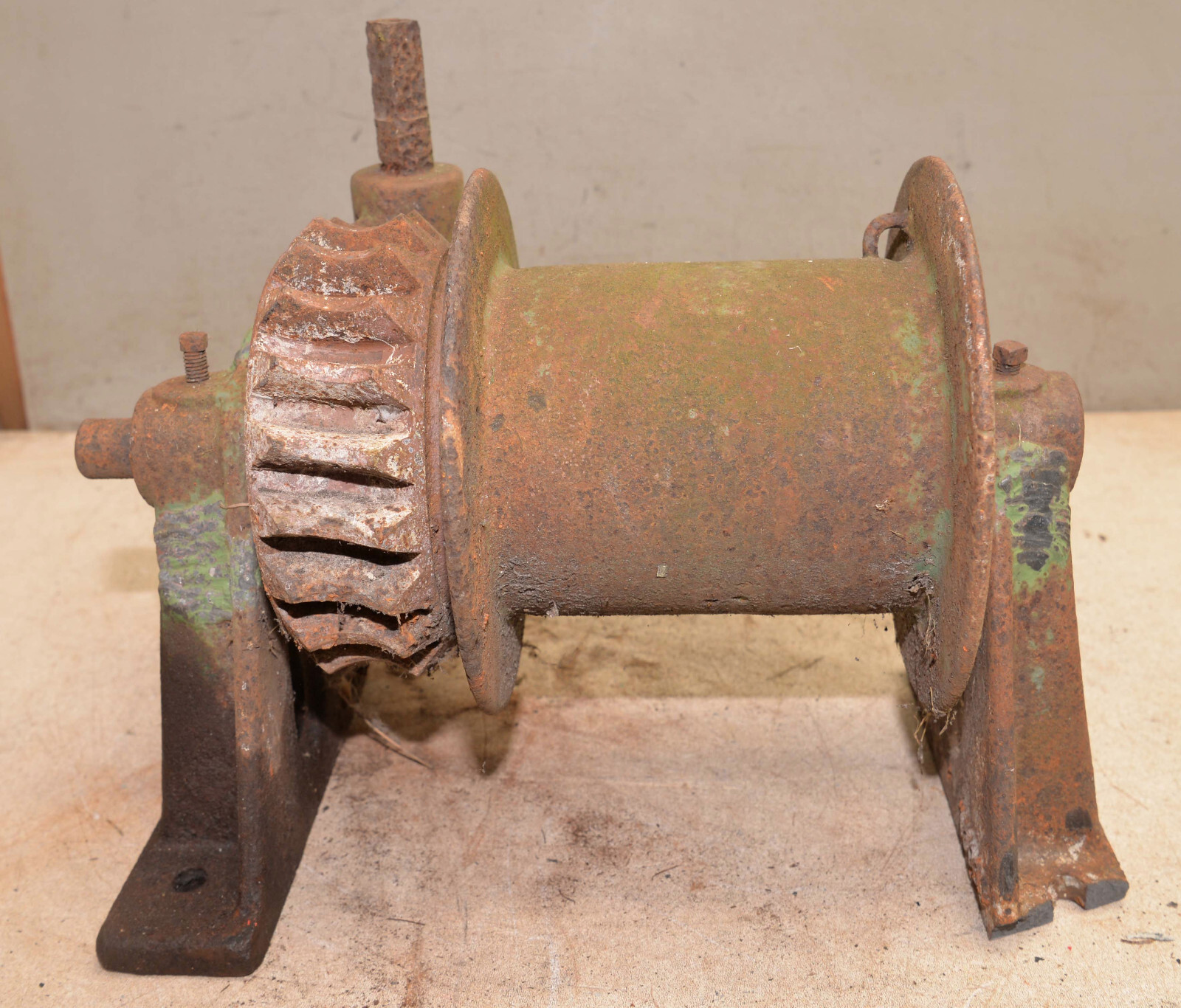 Antique Weller Mfg Co hand crank farm silo winch collectible mining logging tool