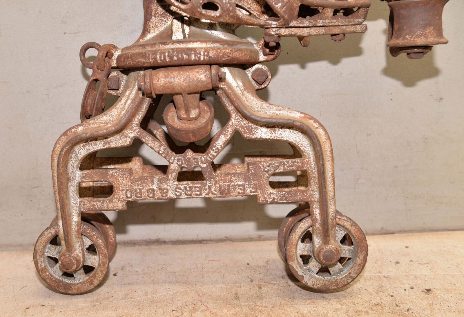 F. E. Myers hay Suregrip vintage farm collectible barn trolley tool lamp H3