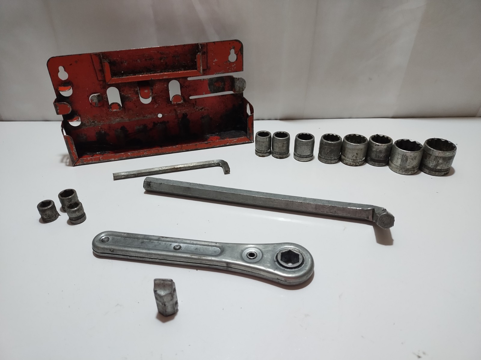Vintage INDESTRO Red Wall Mount Case Chicago Made Tool Set 1/2”Sockets 4 Missing