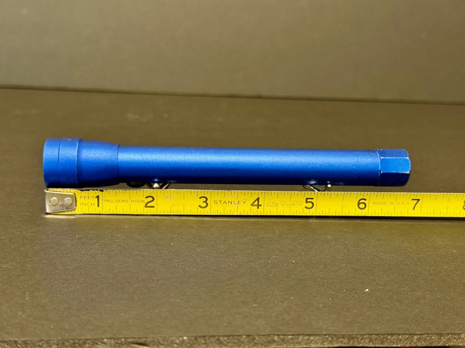 Vintage Gordon Blue Flashlight Incandescent 2 AA Battery Extra Bulb Included