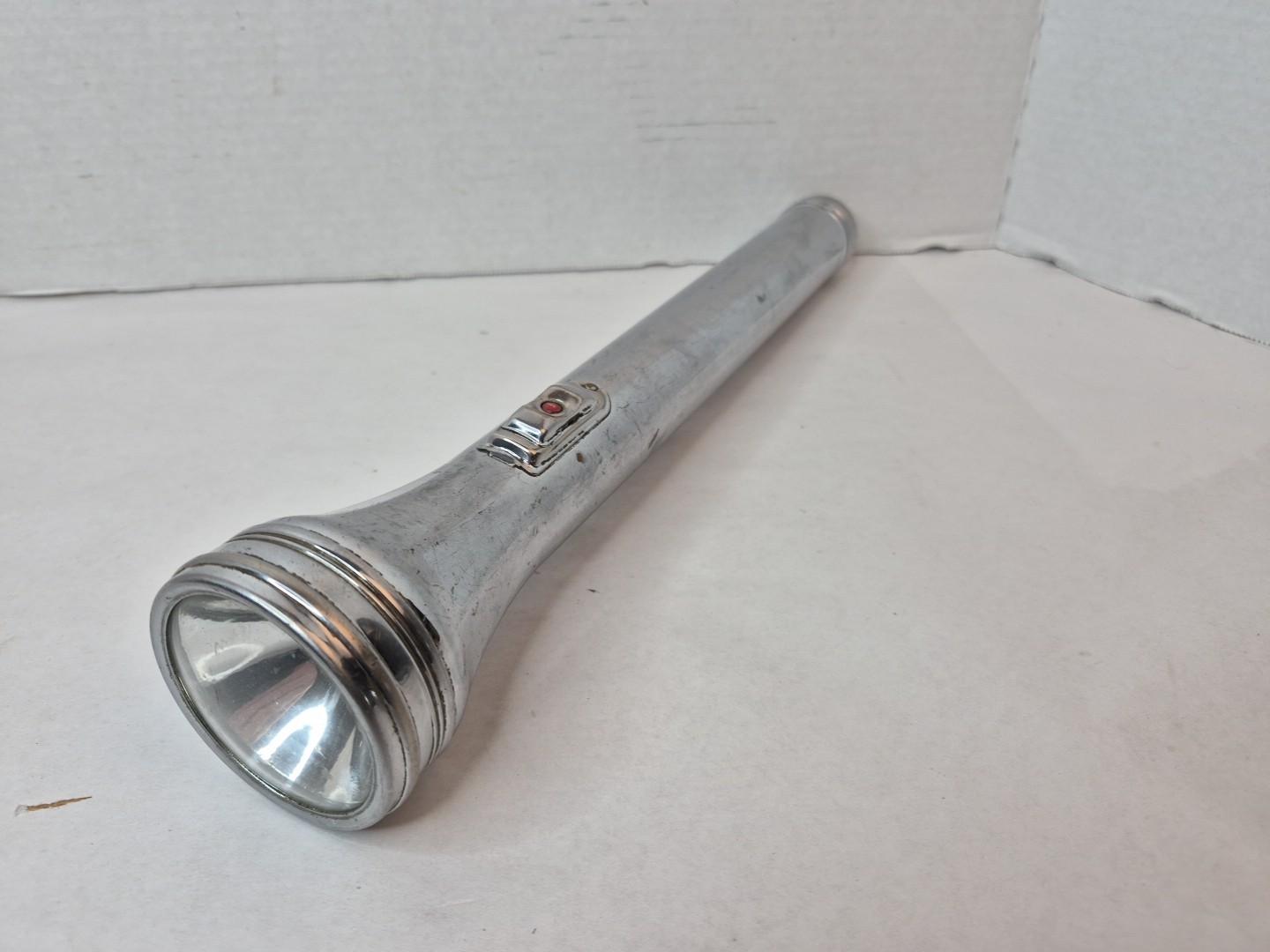 Vintage Kwik Lite Flashlight 14″ Uses 5 D Batteries