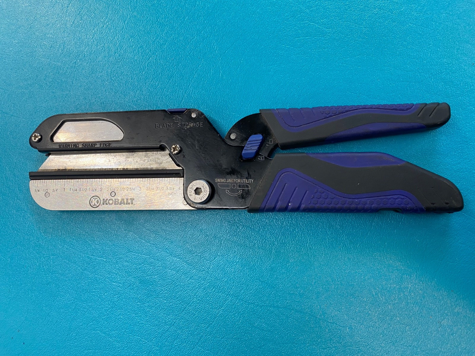 Kobalt 506437 Handy Utility Cutter w/ Swing Jaw 4″ Blade Storage w/Extra Blades