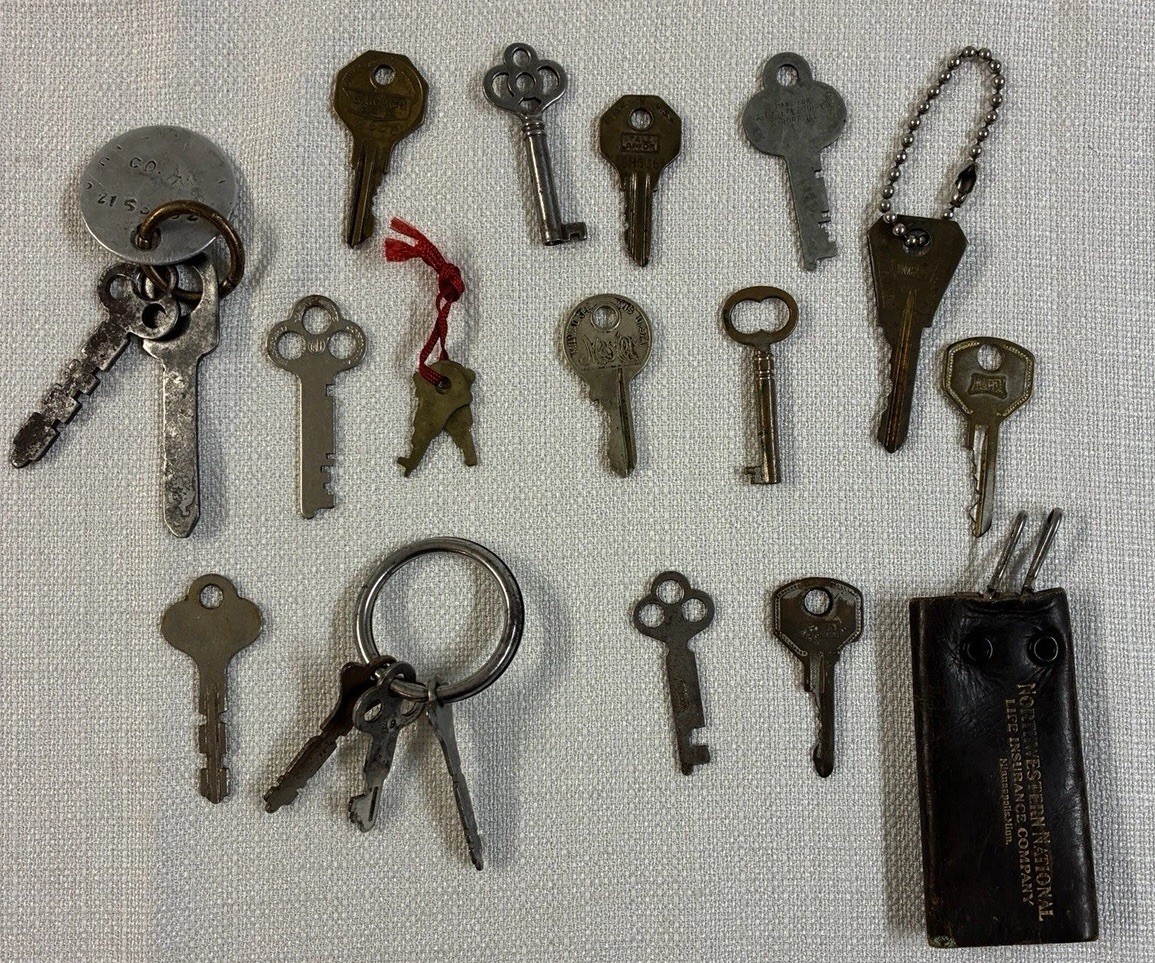 Old Keys Lot of 19 Master Lock Chicago Lock Yale Jr Hurd Briggs & Stratton USA