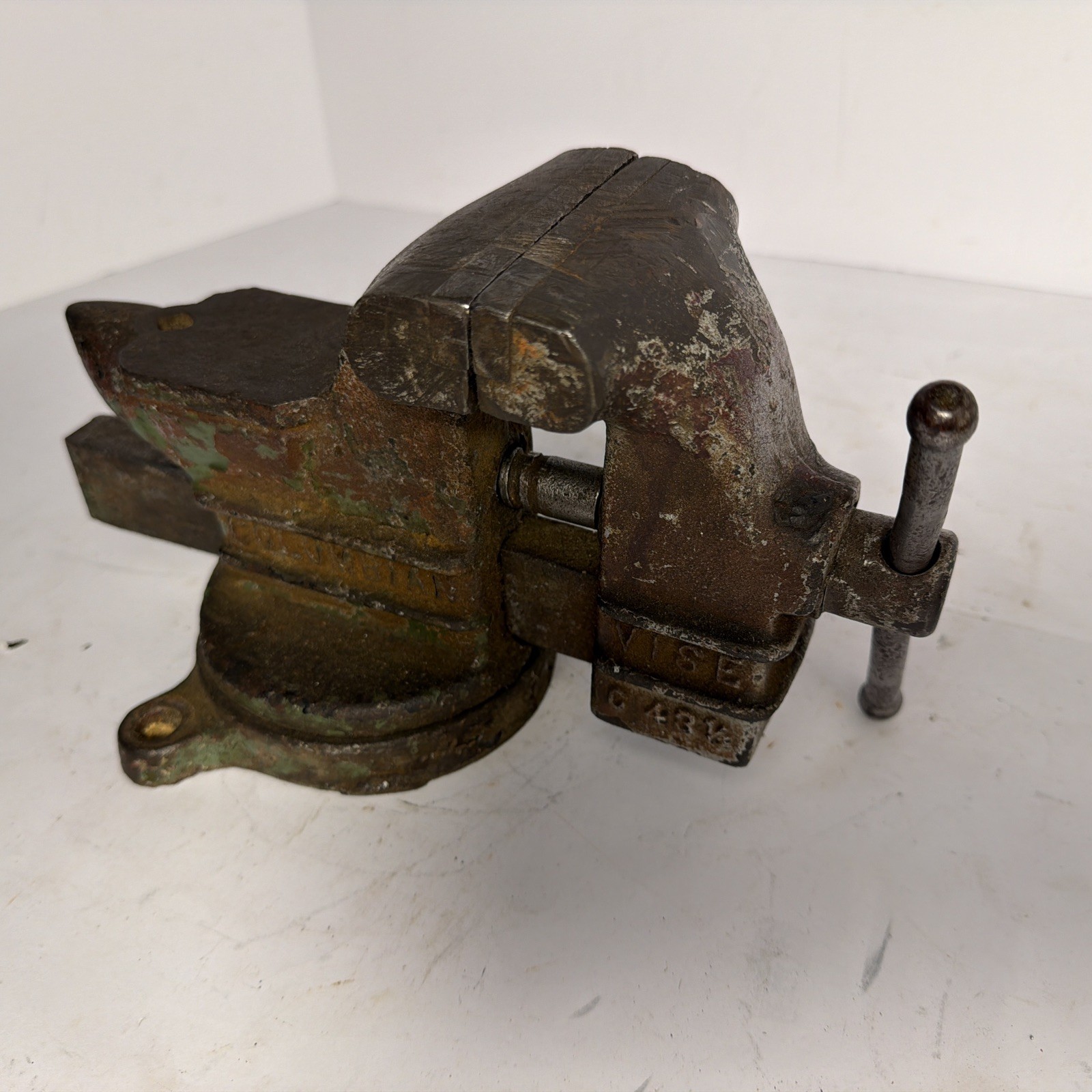 COLUMBIAN C43 ½ Bench Vise Swivel Base Anvil 3½” Jaws USA Vintage 15 Lb