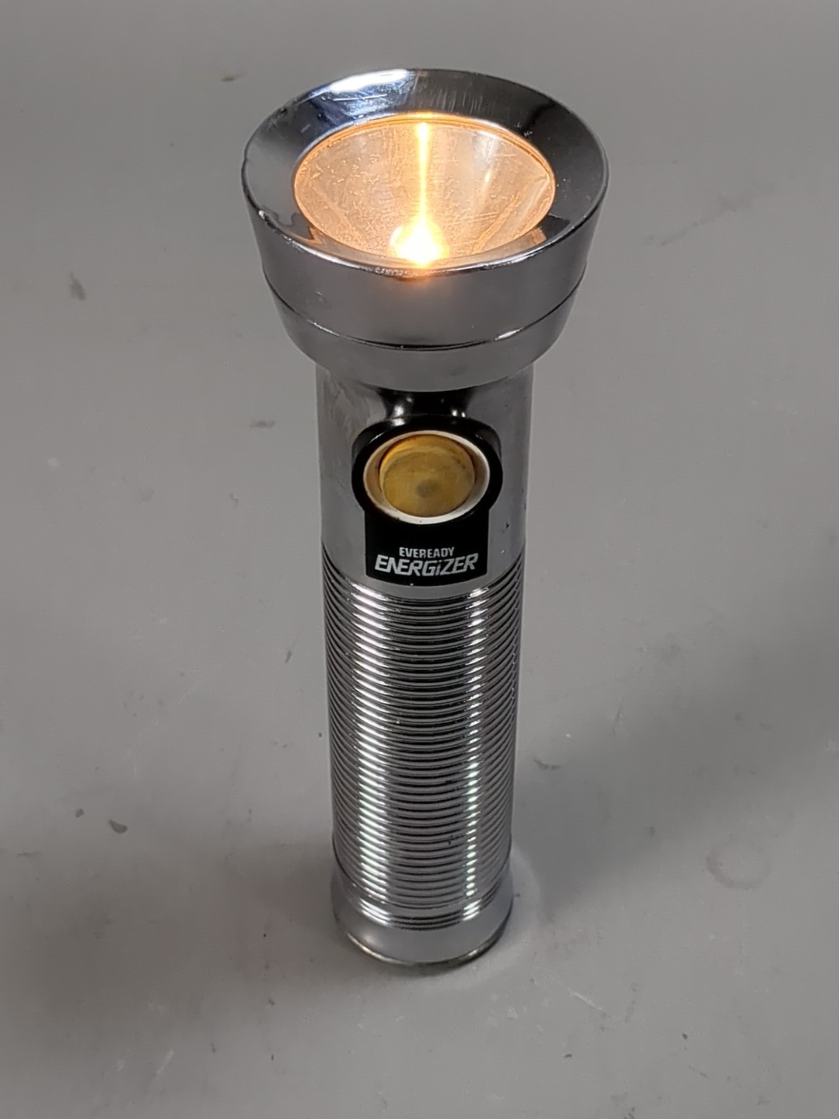 Vintage Energizer Eveready Chrome Metal Flashlight Ribbed Barrel Heavy Duty