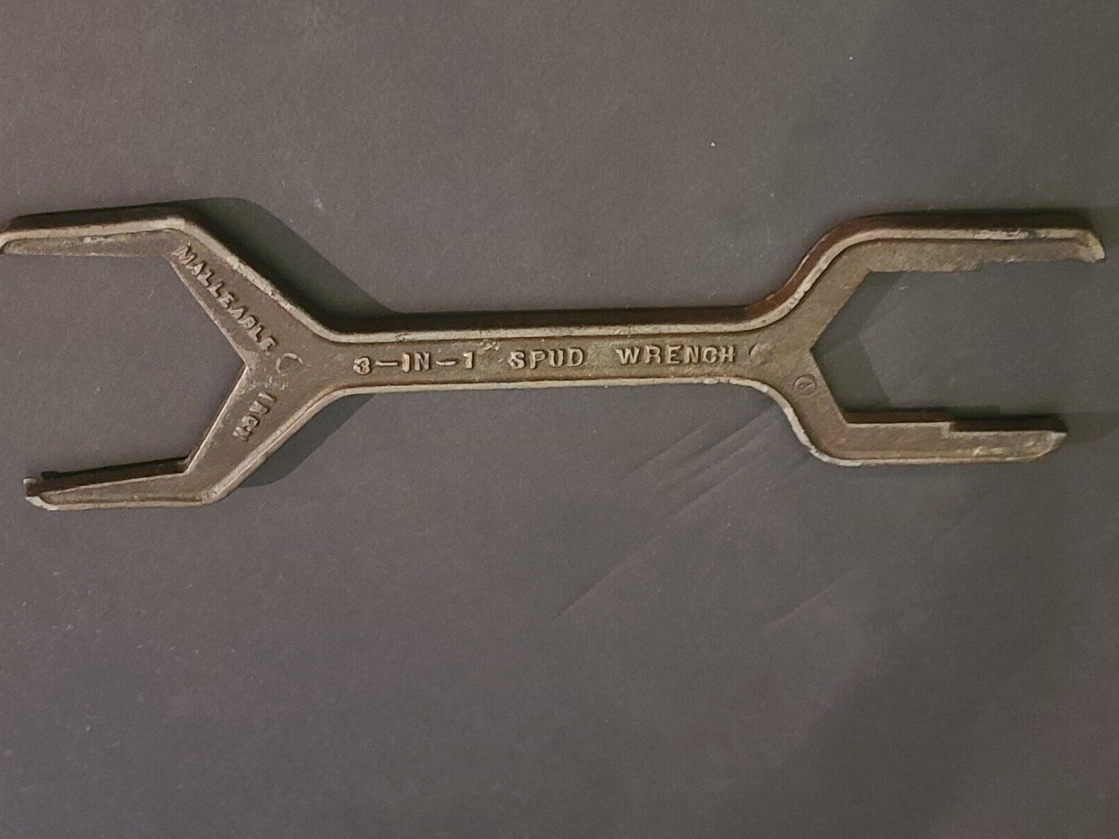 CHICAGO SPECIALTY MFG CO NO. 250 ~ MALLEABLE IRON 3-IN-1 SPUD WRENCH