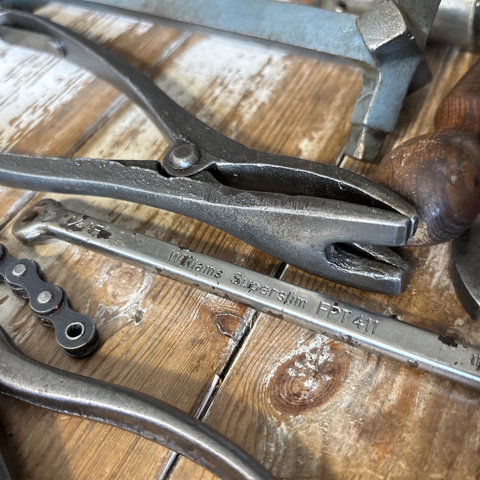 JOBLOT OF VINTAGE CLASSIC CAR MOTORCYCLE GARAGE TOOLS