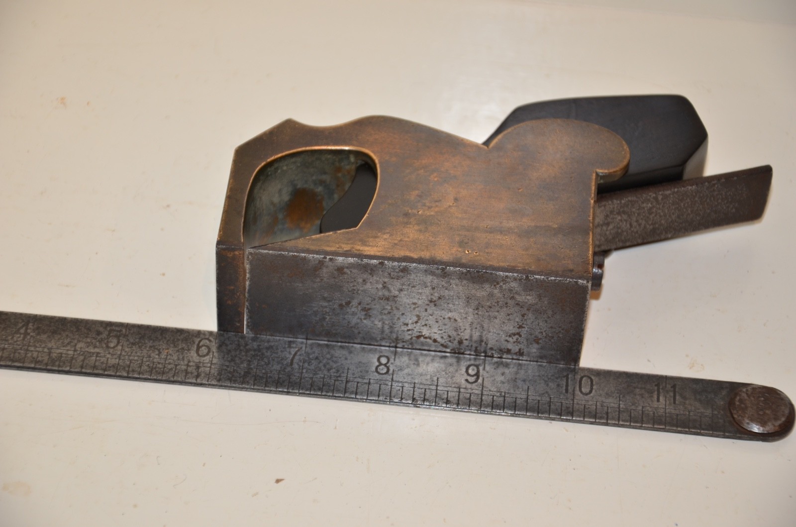 RARE LARGE UNLISTED NORRIS BRONZE 1 1/2″ WIDE ROSEWOOD INFILL BULLNOSE PLANE
