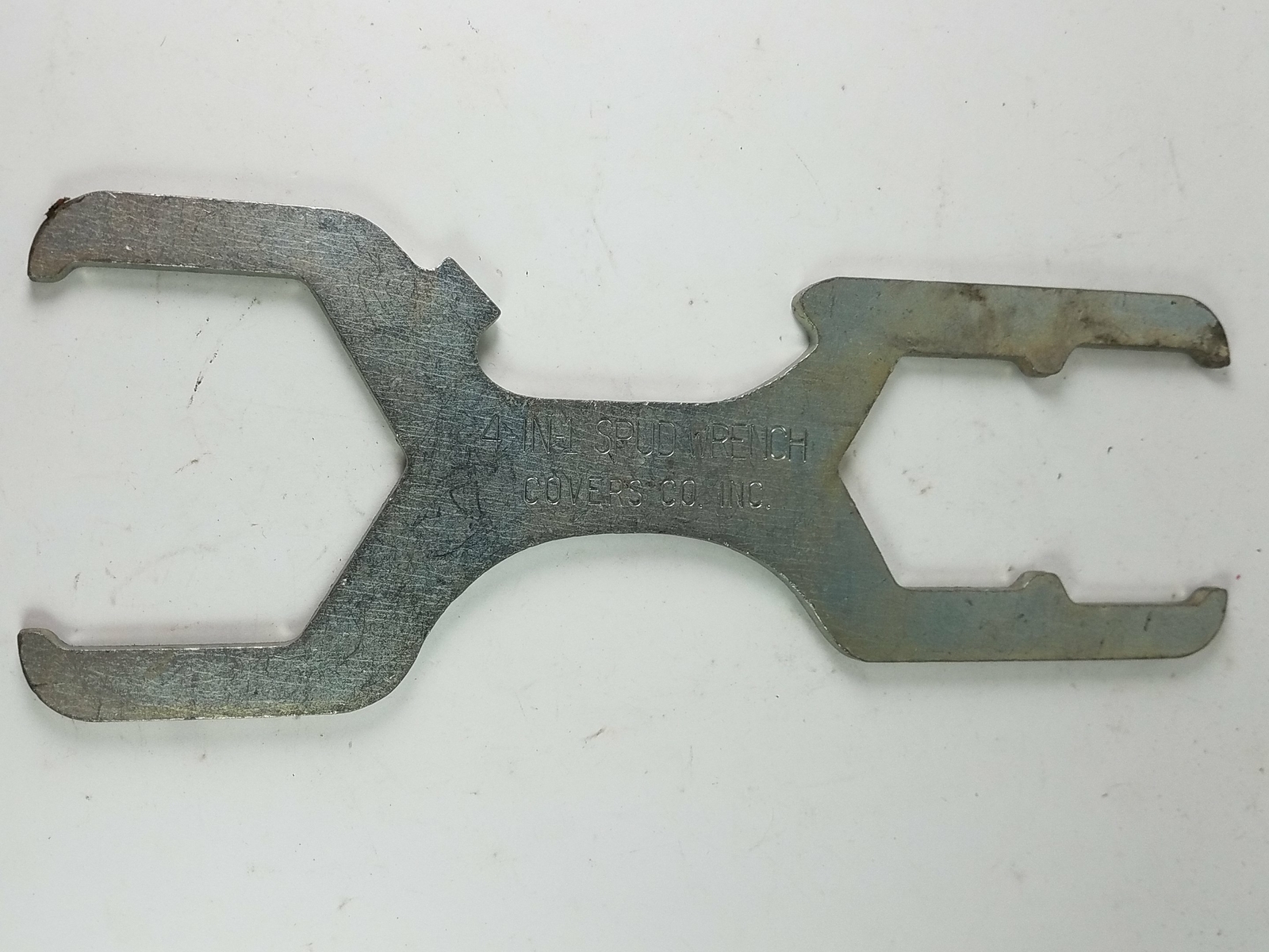 Covers Co. 4-In-1 Spud Wrench