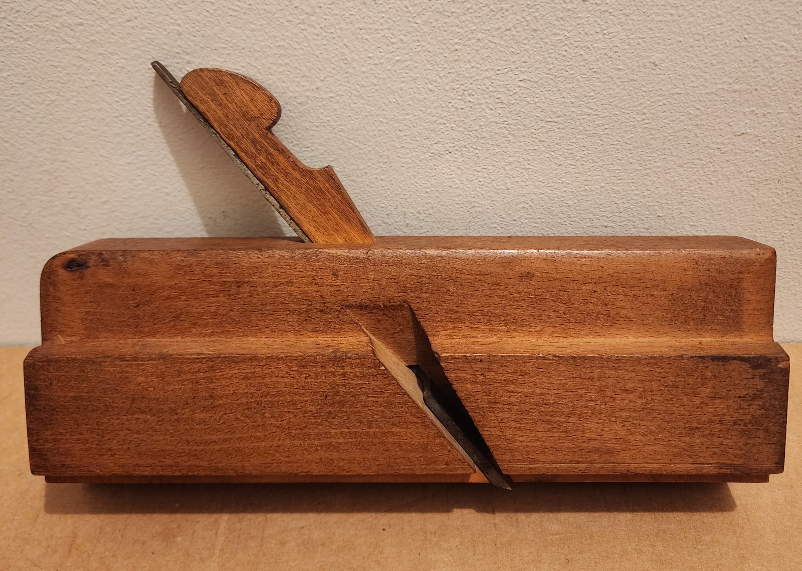 Vintage Antique W.H. Pond New Haven SSB 7/8 in. Wooden Molding Plane Planer 9.5″
