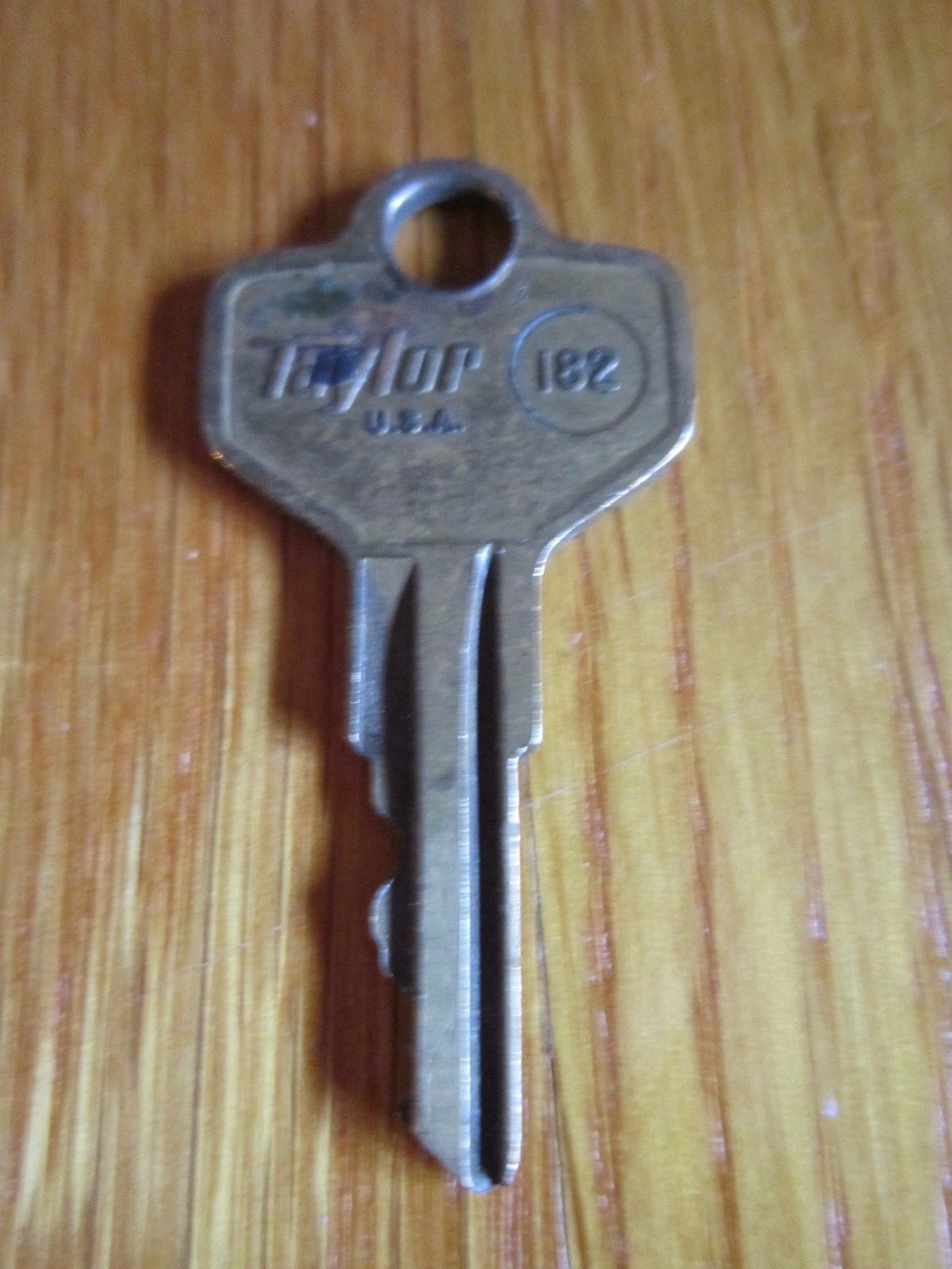 Vintage Key Taylor U.S.A. 182 Fits DE4, D1098X Small Old Collectible FREE SHIP