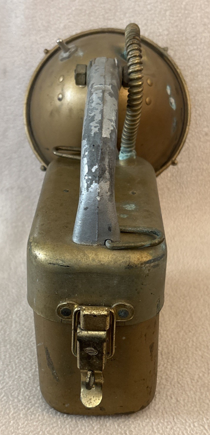 Vintage Teledyne Big Beam 287EX Lantern 6V Light Class I Group D Location
