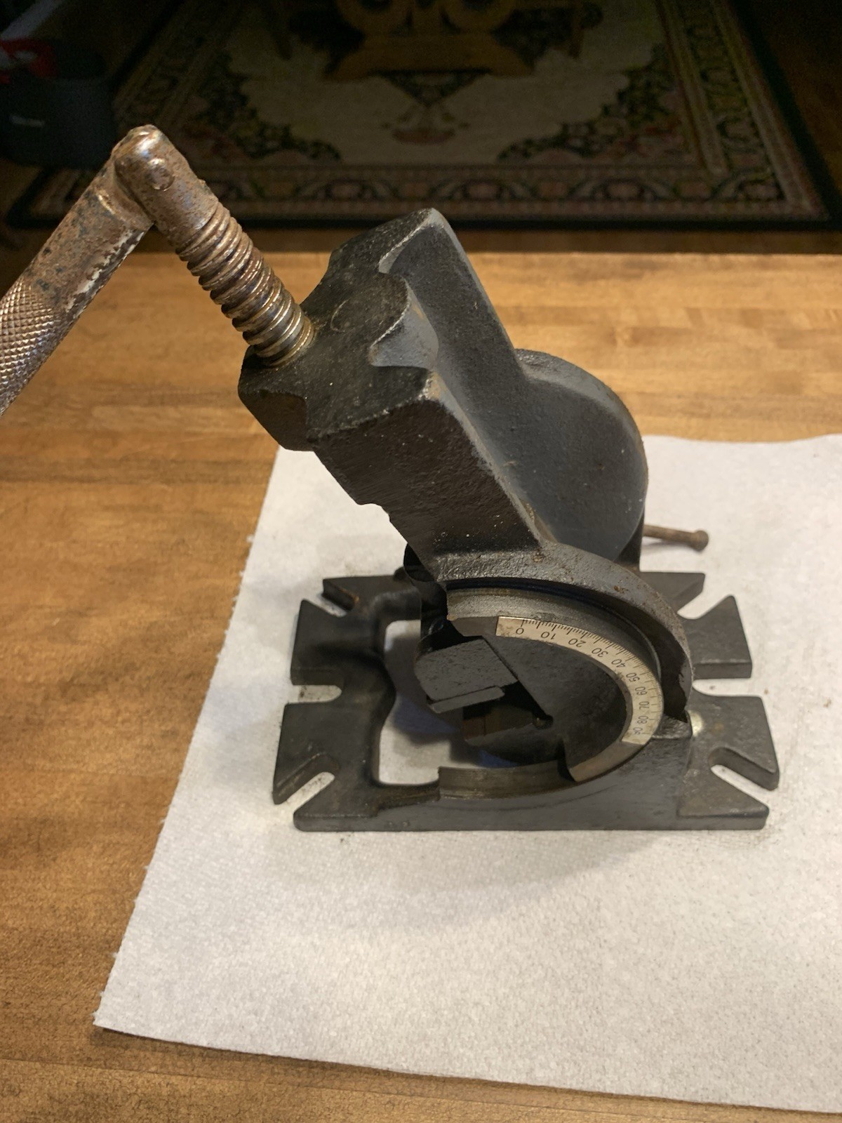 Swivel Base Bench Vise – Cast Iron Tips 0 – 90 Degrees