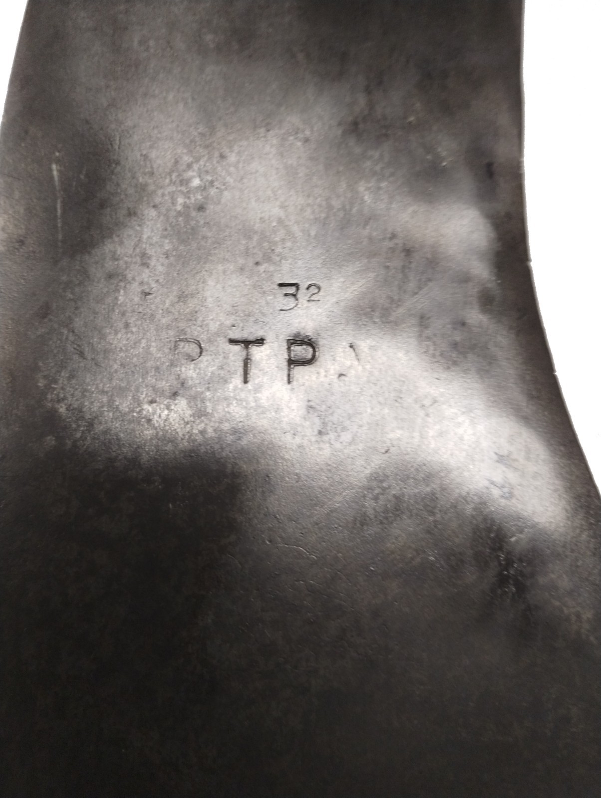 Nice Looking TRUE TEMPER FLINT EDGE Kelly Works Double Bit Axe Head – 3lb, 6.4oz