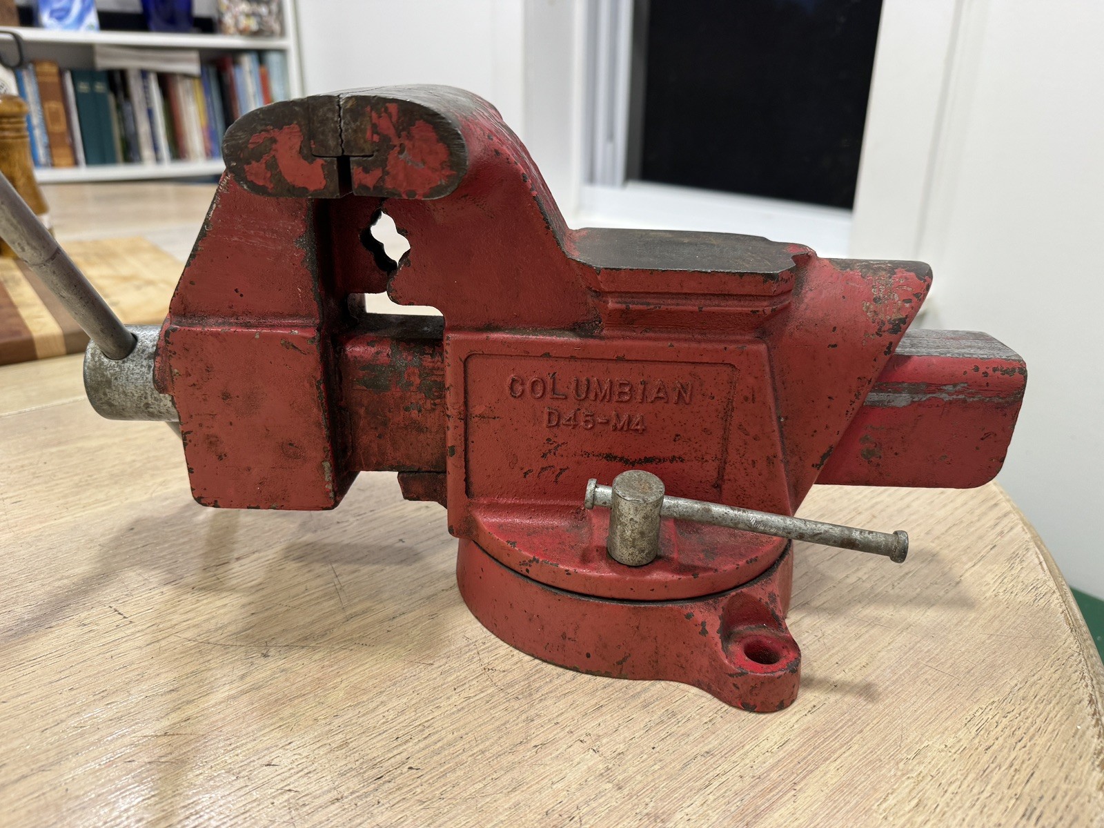 VINTAGE COLUMBIAN 5 INCH JAW VISE MODEL D45 M4