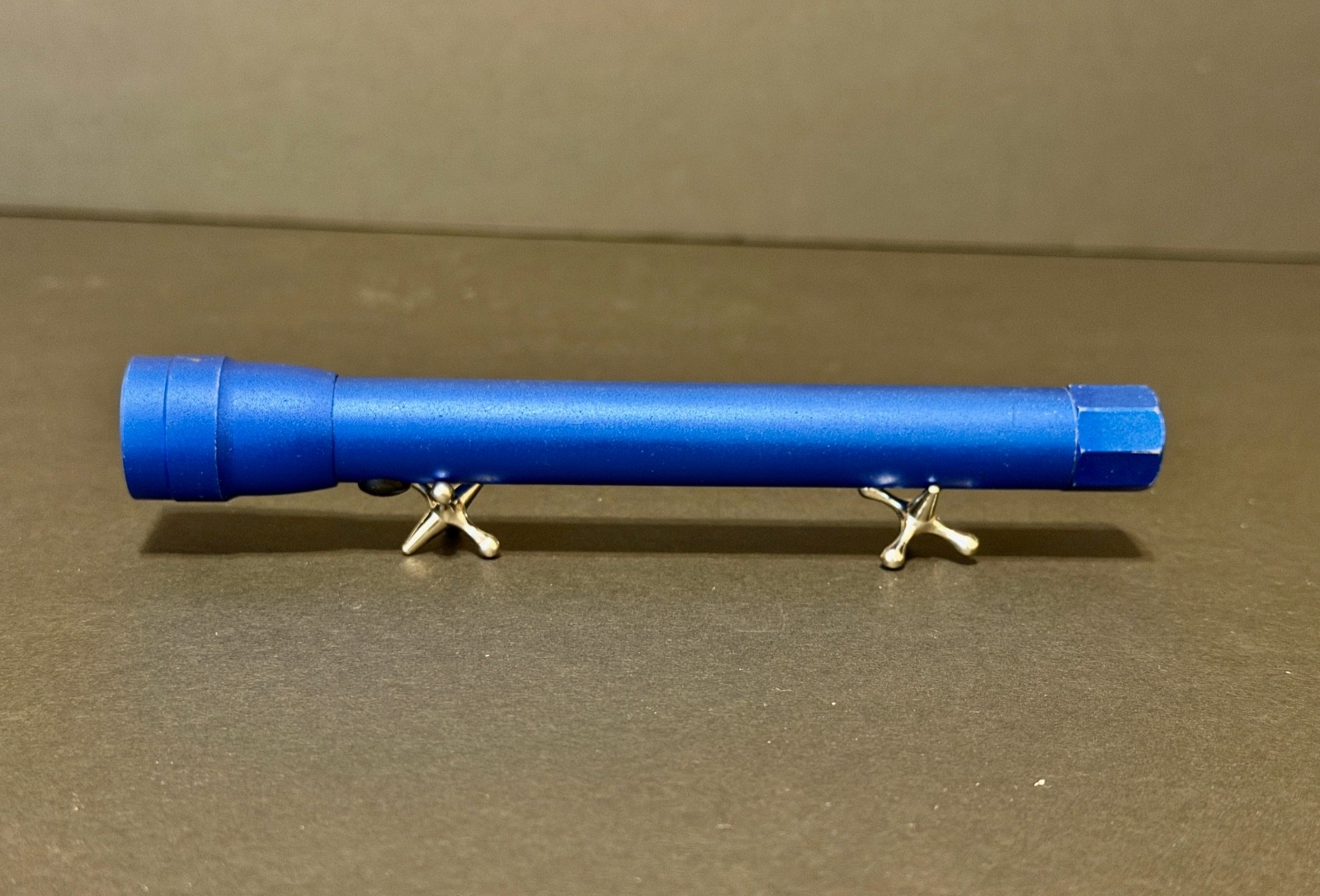Vintage Gordon Blue Flashlight Incandescent 2 AA Battery Extra Bulb Included