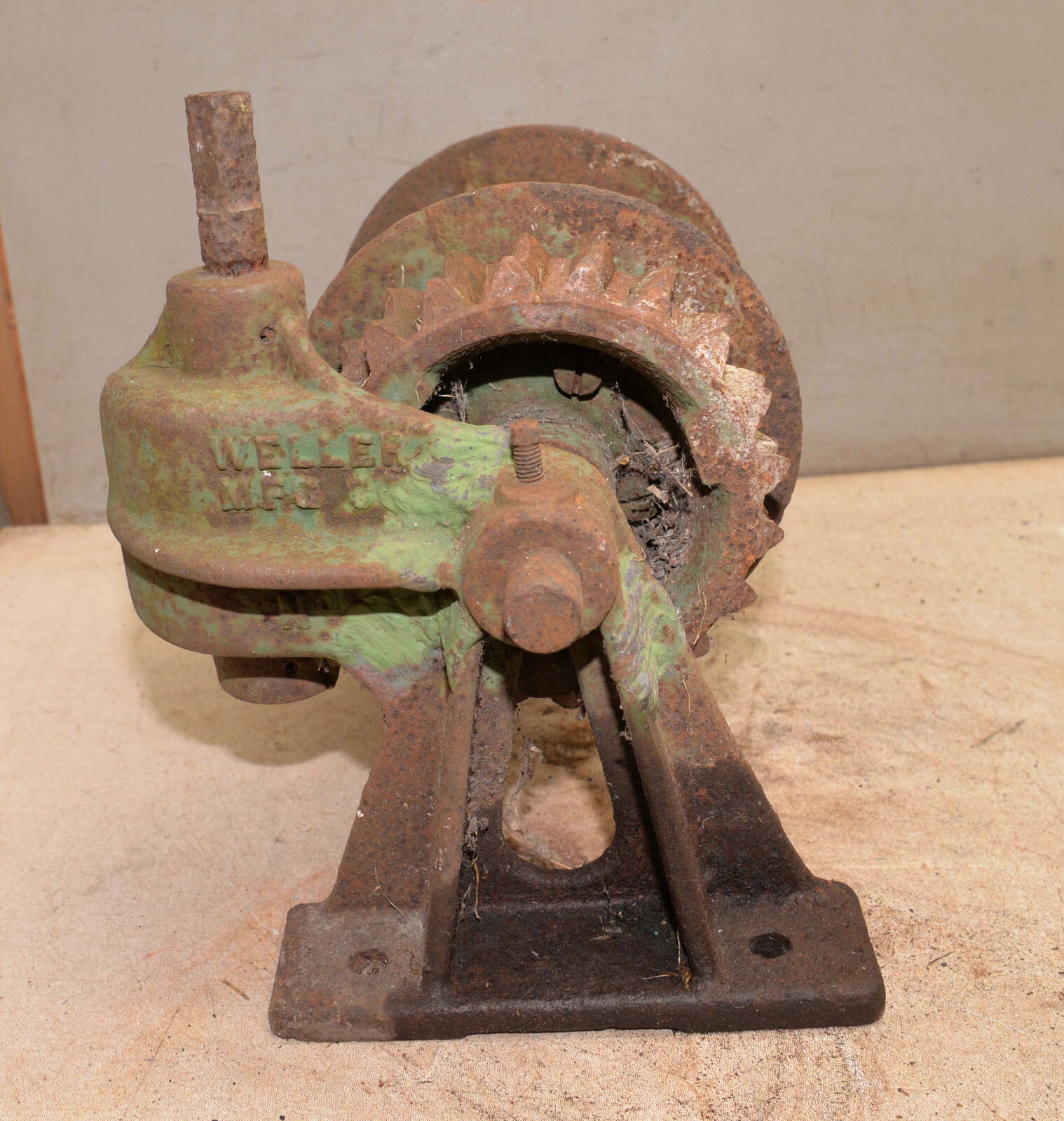 Antique Weller Mfg Co hand crank farm silo winch collectible mining logging tool